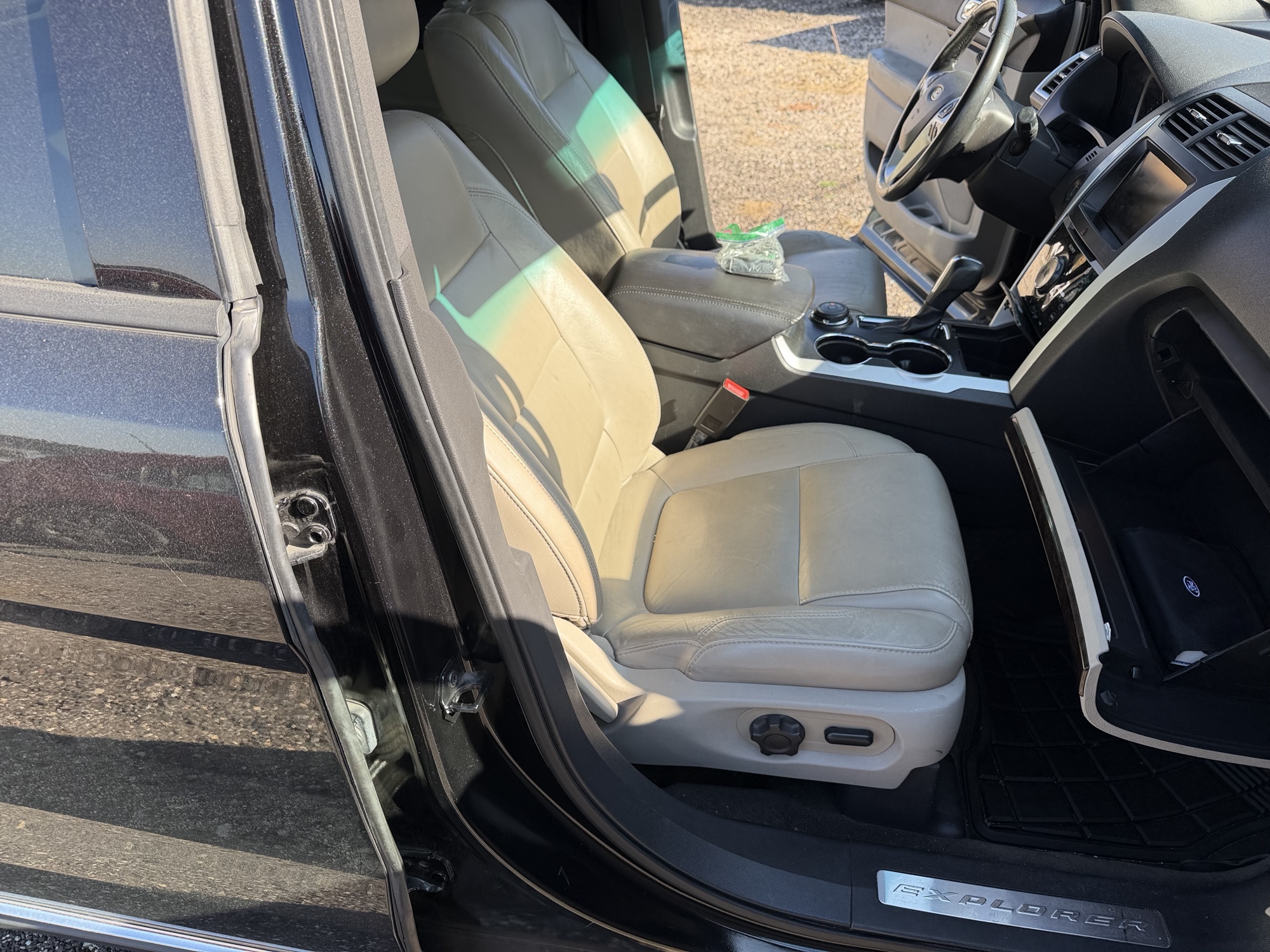 2015 ford explorer limited-4wd with 203681 miles for sale near Elk River, Minnesota 106843_31_passenger_seat.jpg