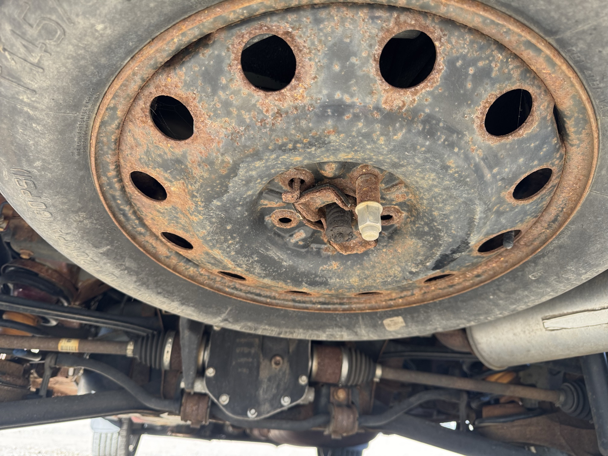 2009 ford escape limited-4wd-v6 with 171099 miles for sale near Elk River, Minnesota 106844_27_spare_tire.jpg