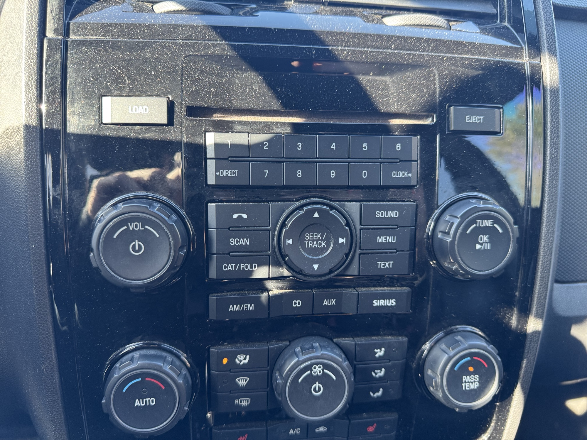 2009 ford escape limited-4wd-v6 with 171099 miles for sale near Elk River, Minnesota 106844_39_radio_closeup.jpg