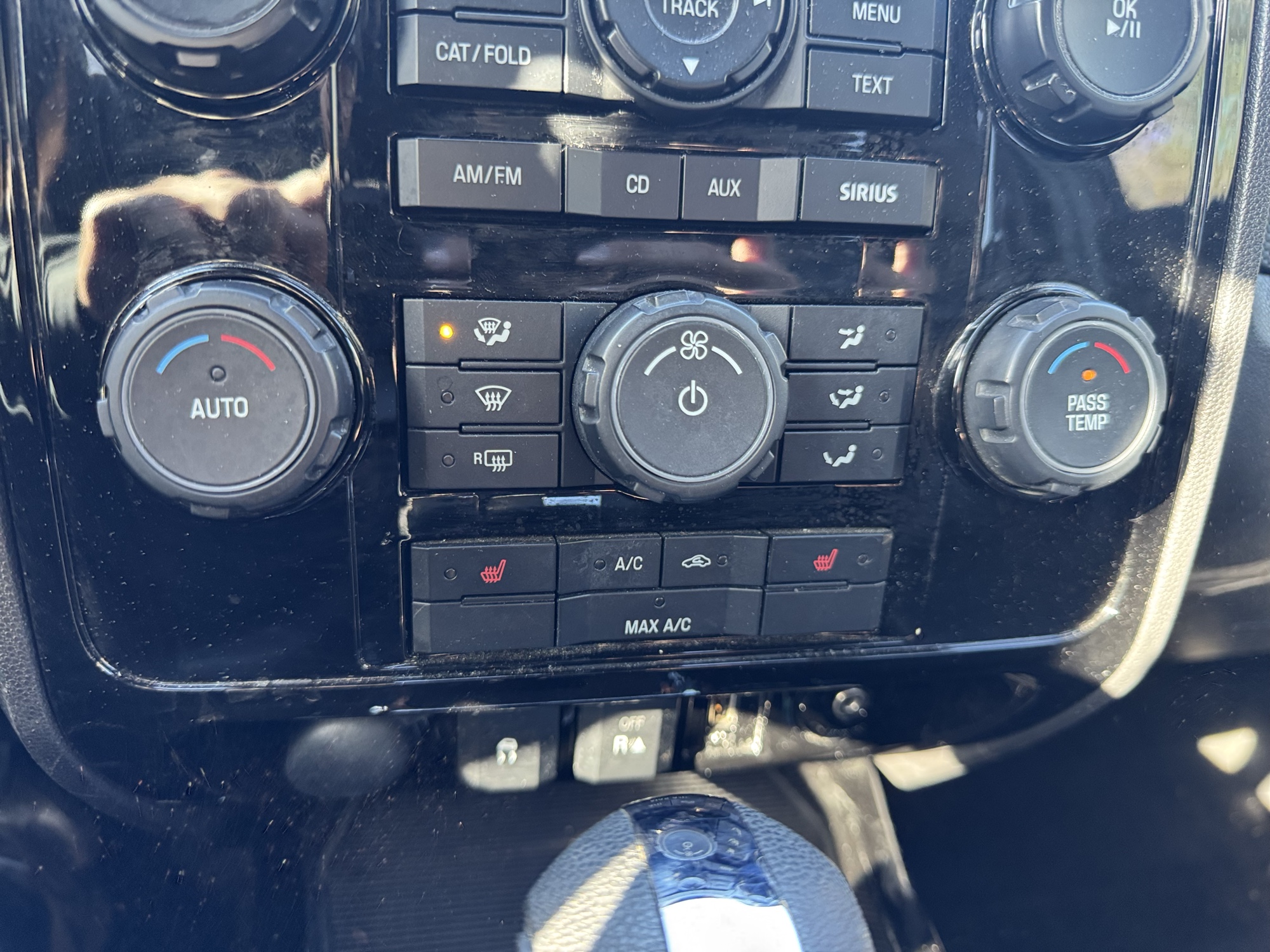 2009 ford escape limited-4wd-v6 with 171099 miles for sale near Elk River, Minnesota 106844_40_climate_control.jpg