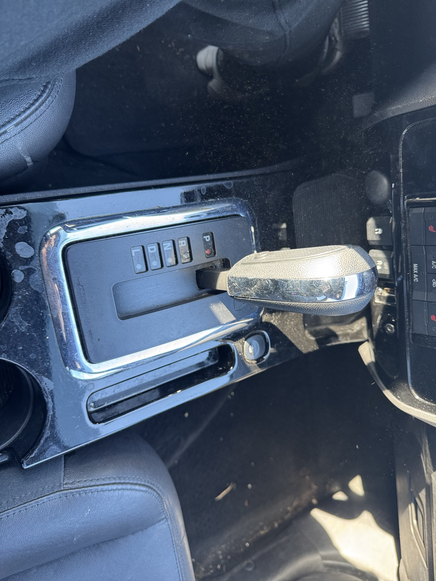 2009 ford escape limited-4wd-v6 with 171099 miles for sale near Elk River, Minnesota 106844_41_shifter.jpg
