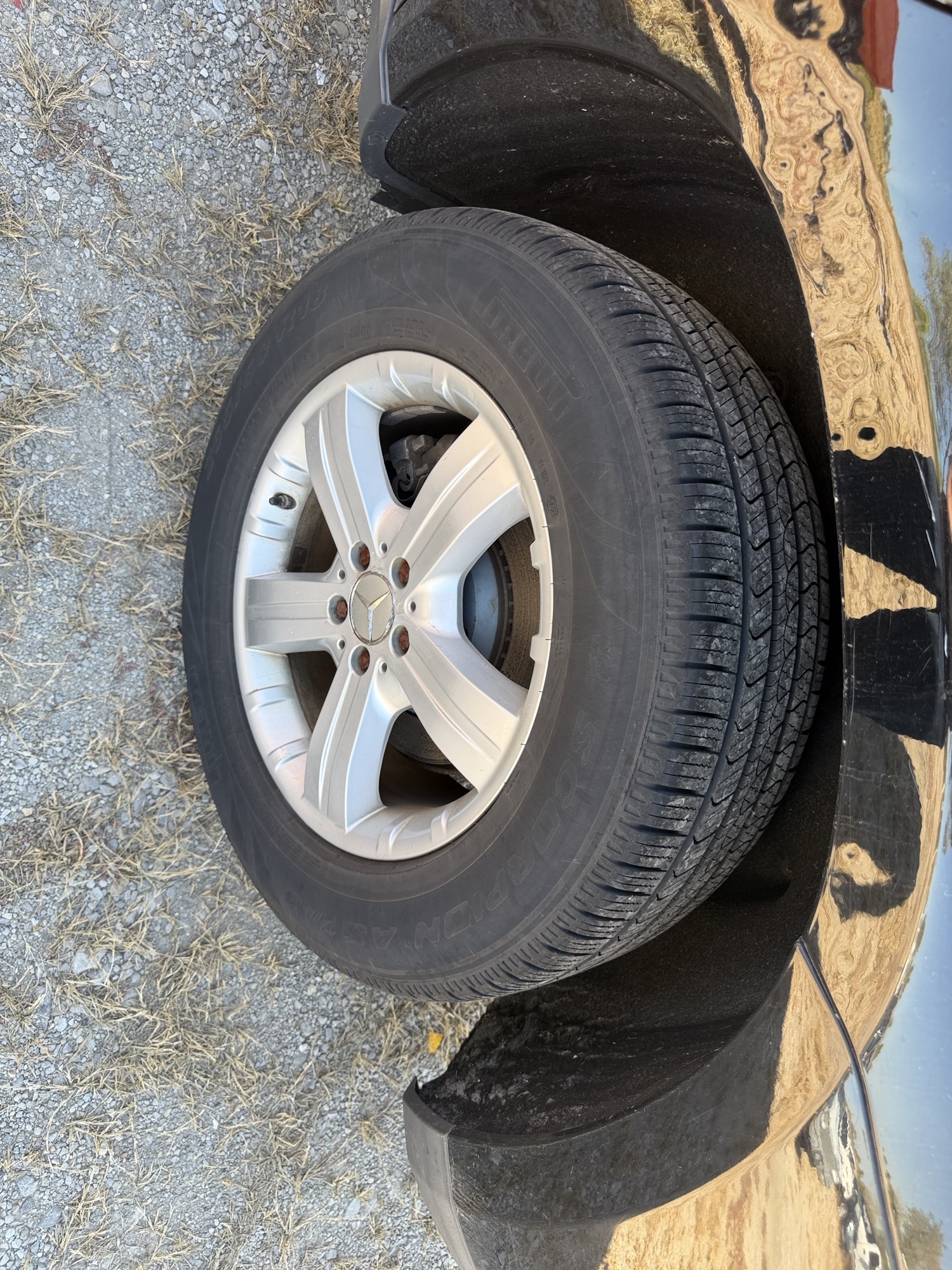 2007 mercedes-benz gl-class gl450 with 130486 miles for sale near St. Louis, Missouri 106847_13_rear_drv_wheel.jpg