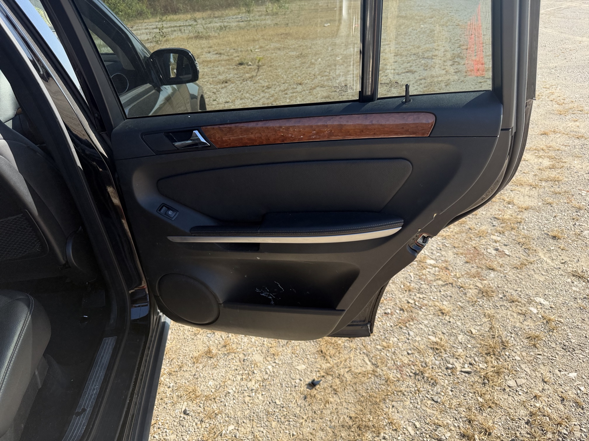 2007 mercedes-benz gl-class gl450 with 130486 miles for sale near St. Louis, Missouri 106847_30_pass_rear_door_panel.jpg