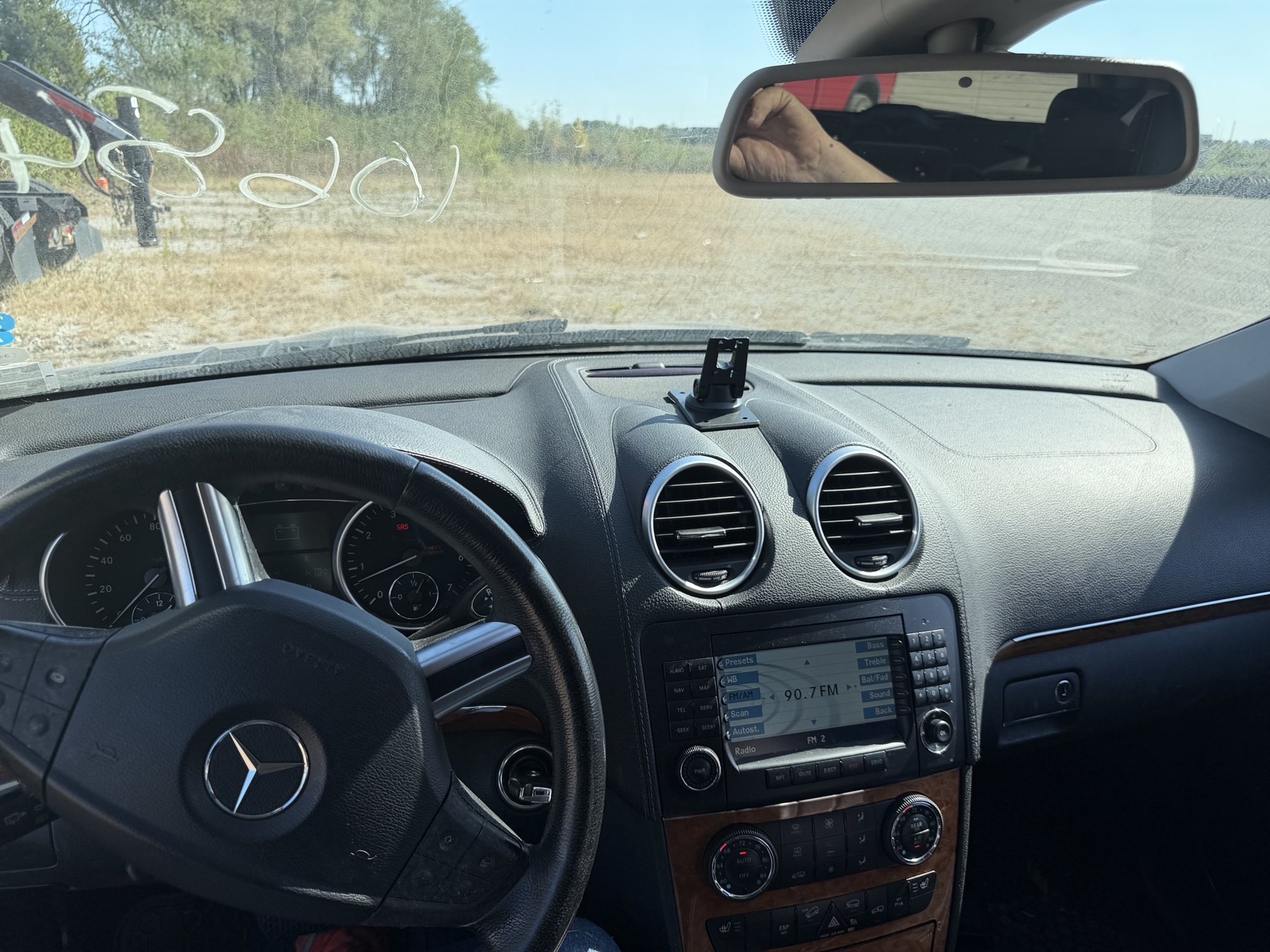 2007 mercedes-benz gl-class gl450 with 130486 miles for sale near St. Louis, Missouri 106847_34_whole_dash.jpg