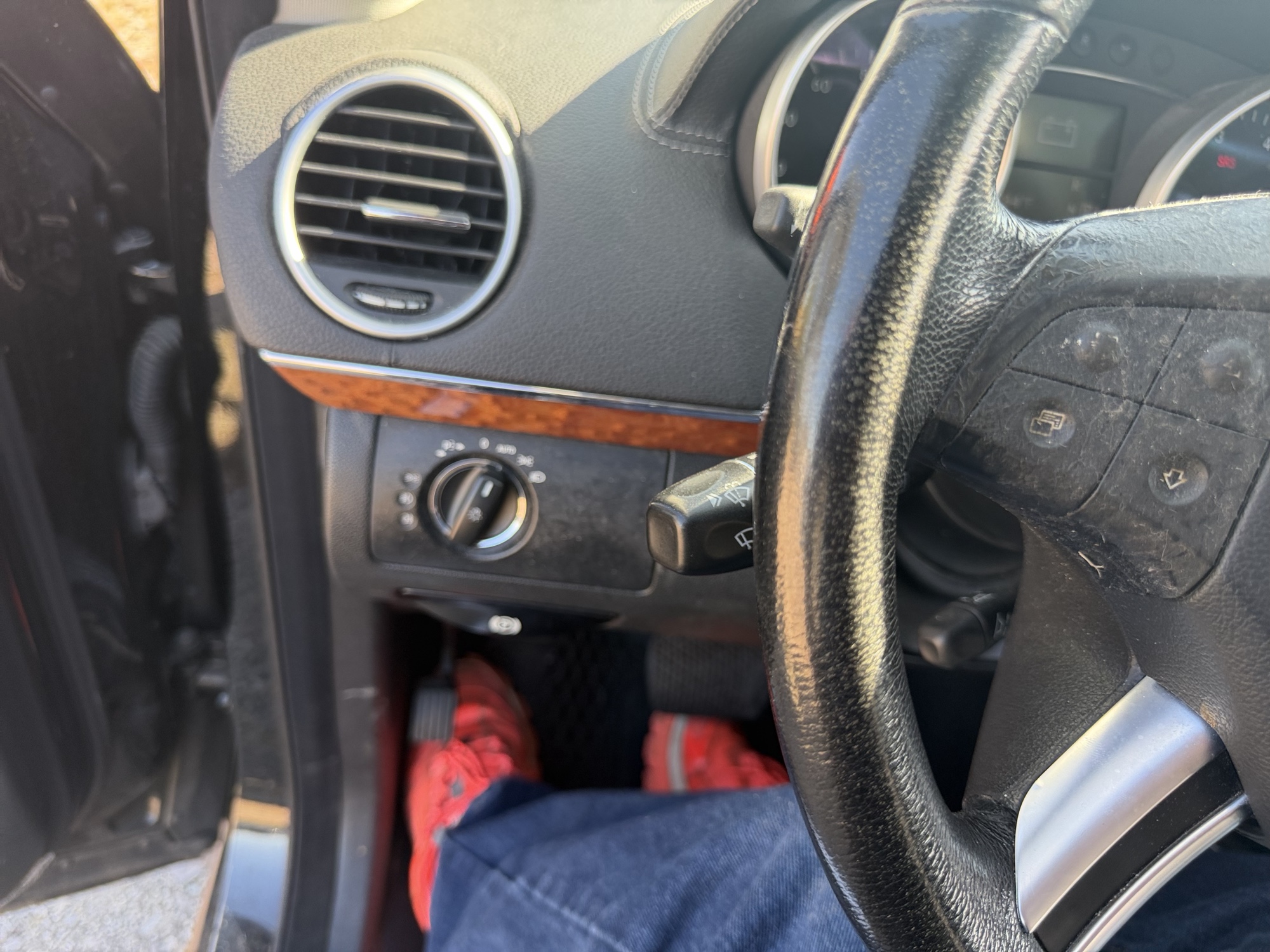 2007 mercedes-benz gl-class gl450 with 130486 miles for sale near St. Louis, Missouri 106847_37_left_of_steering_wheel.jpg