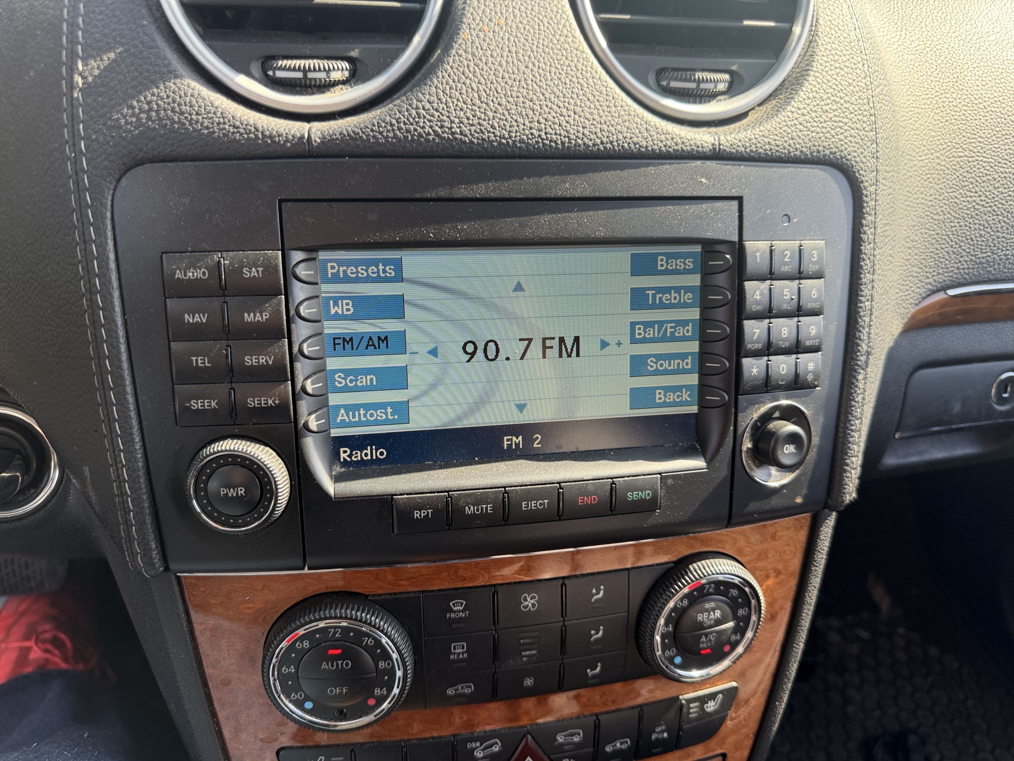 2007 mercedes-benz gl-class gl450 with 130486 miles for sale near St. Louis, Missouri 106847_39_radio_closeup.jpg