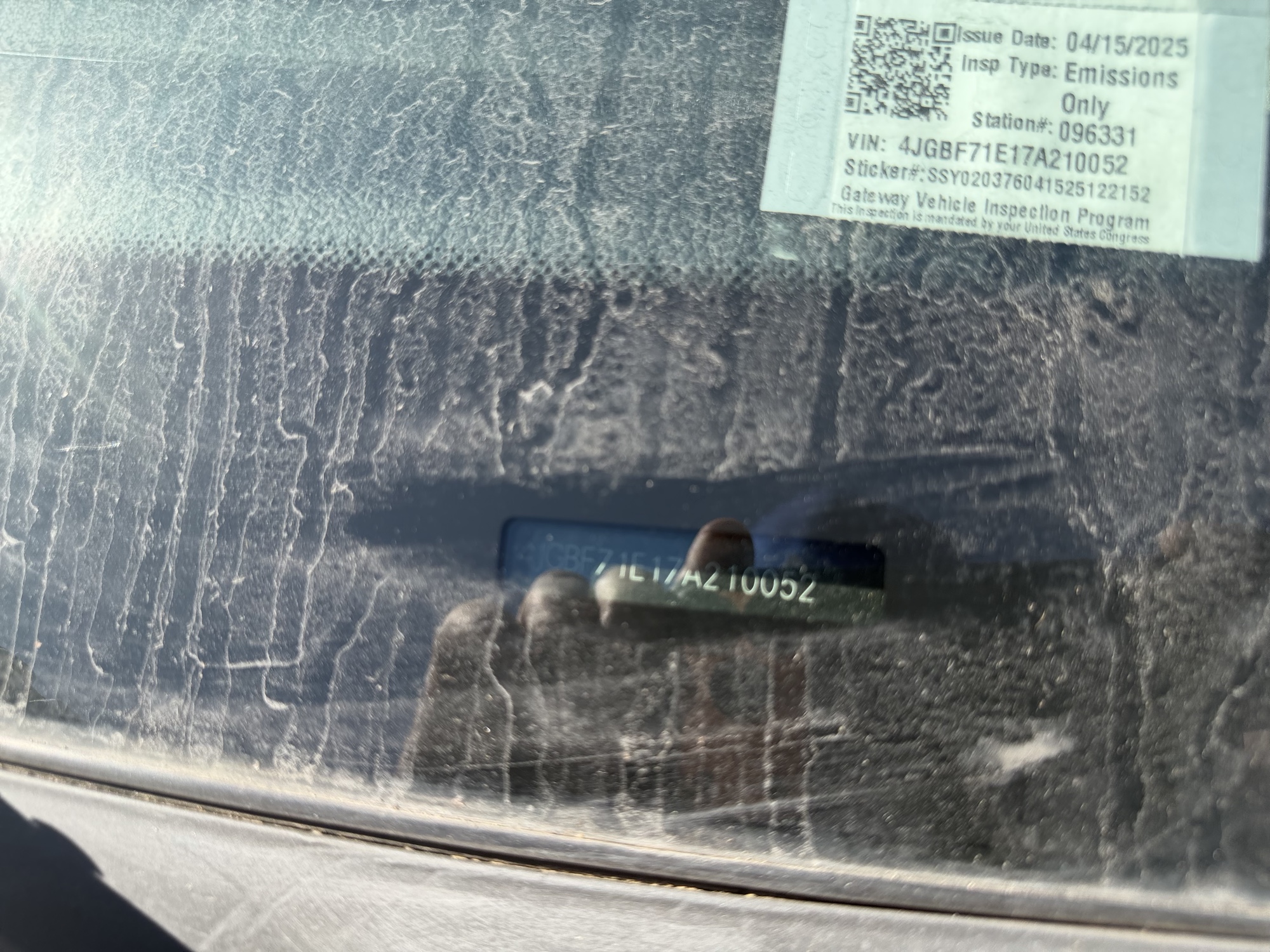 2007 mercedes-benz gl-class gl450 with 130486 miles for sale near St. Louis, Missouri 106847_48_windshield_vin_plate.jpg