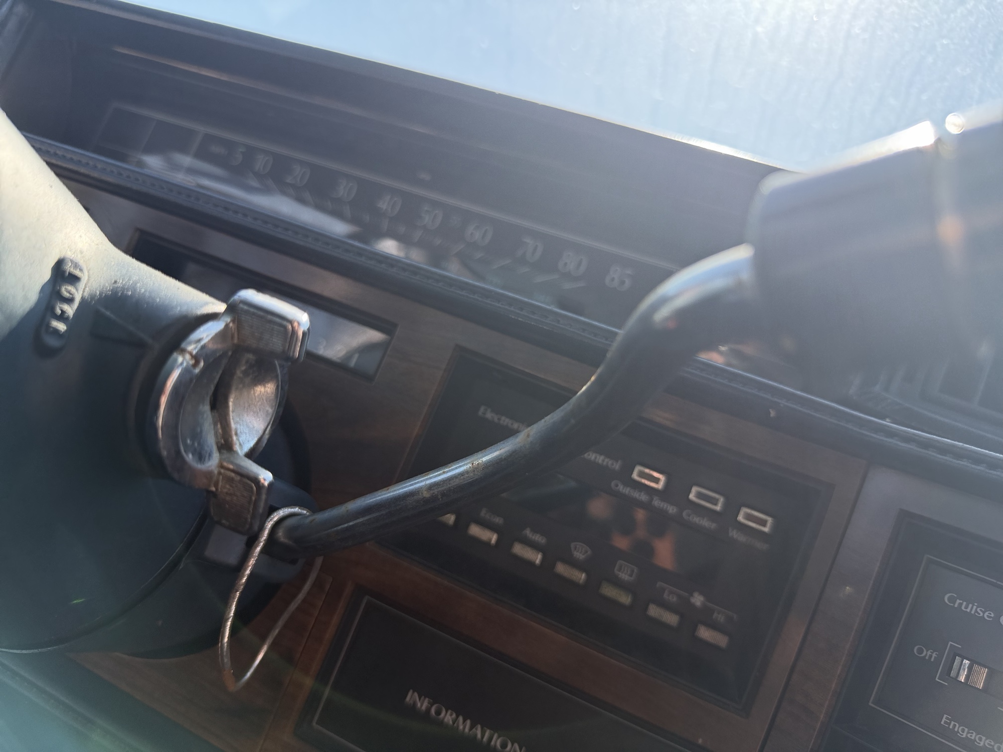 1987 cadillac deville sedan with 182416 miles for sale near St. Louis, Missouri 106848_41_shifter.jpg
