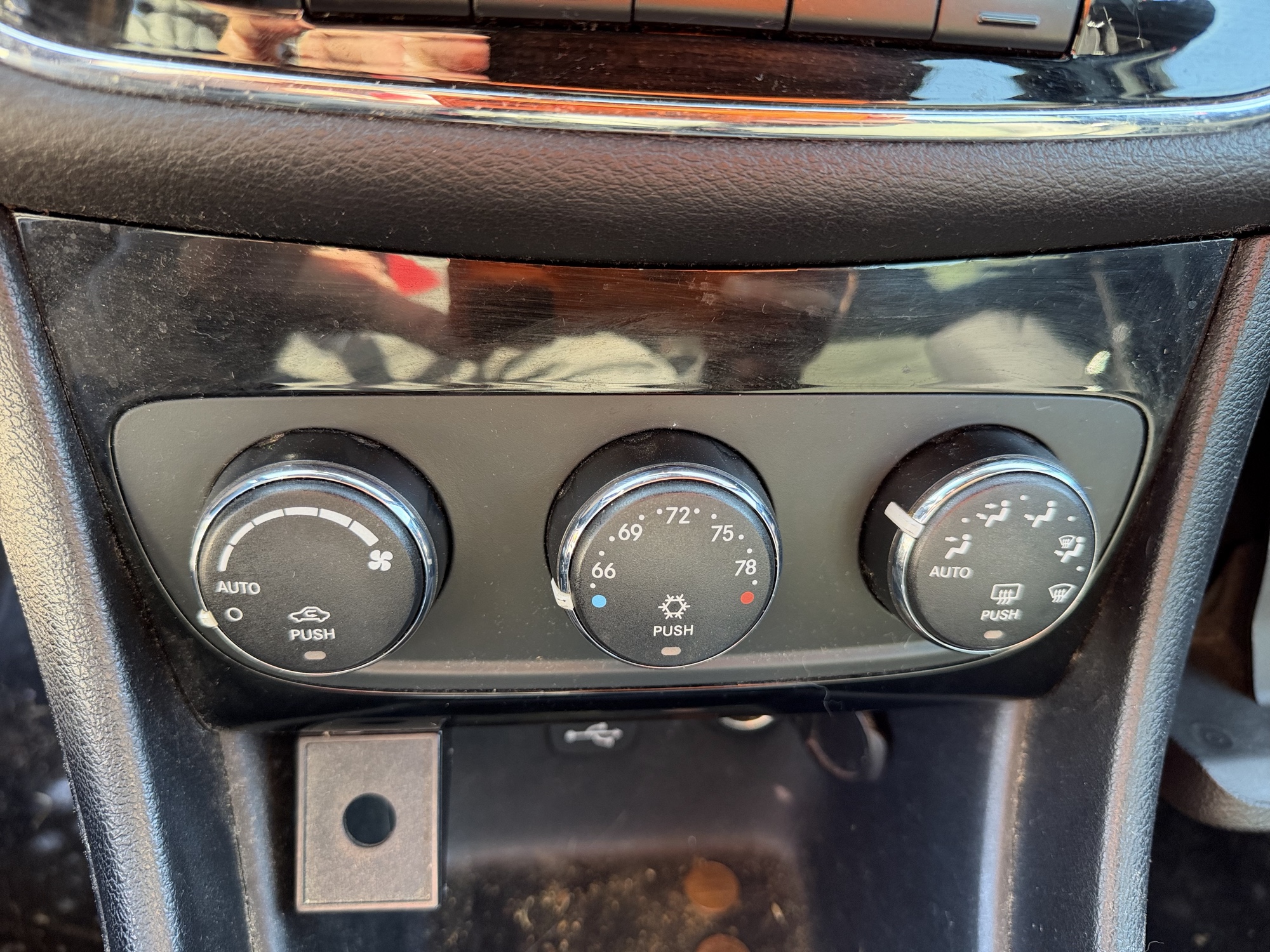 2012 chrysler 200 touring with 216381 miles for sale near Elk River, Minnesota 106851_40_climate_control.jpg