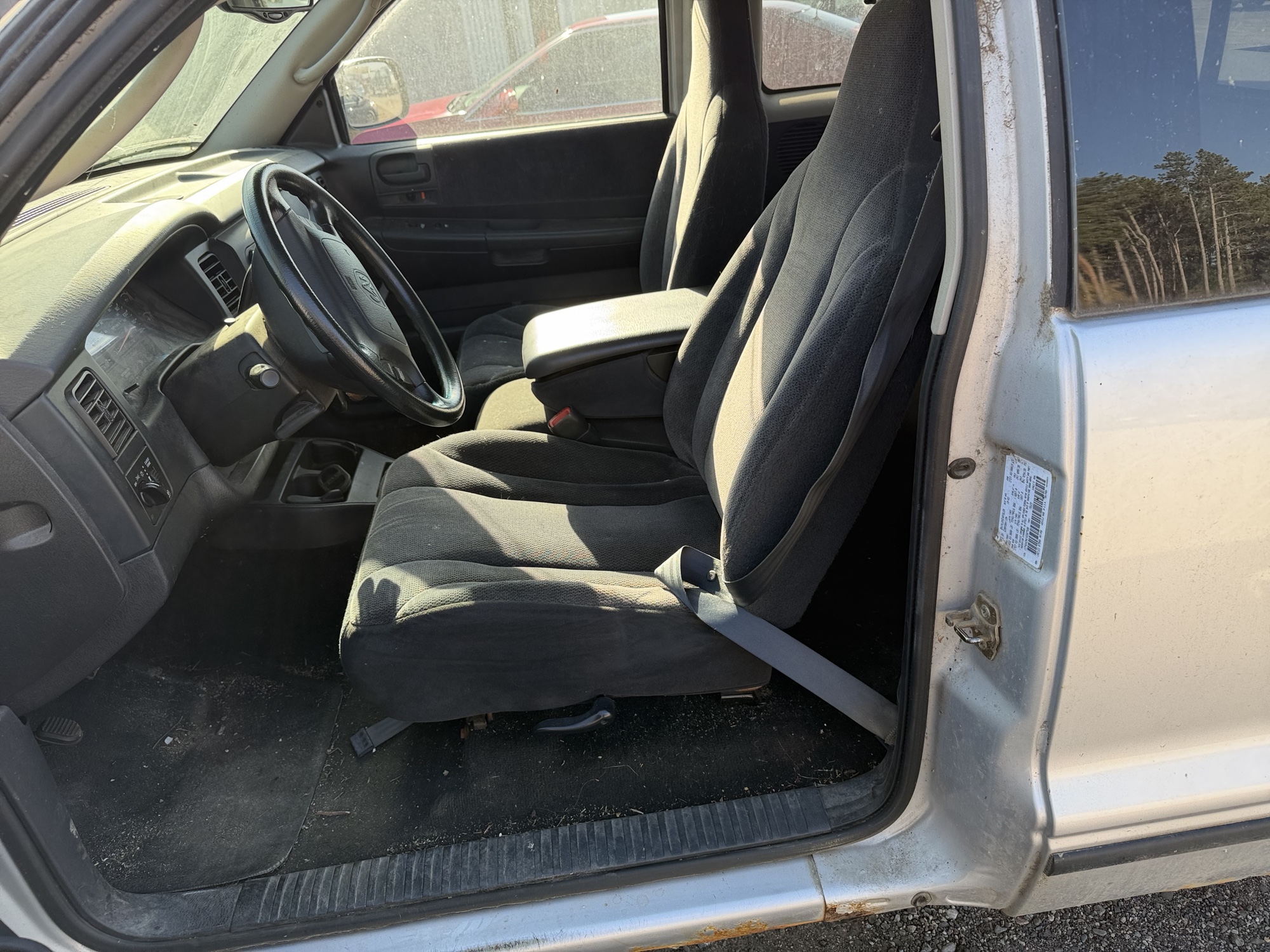 2004 dodge dakota slt-club-cab-4wd with 144071 miles for sale near Elk River, Minnesota 106853_22_driver_seat.jpg