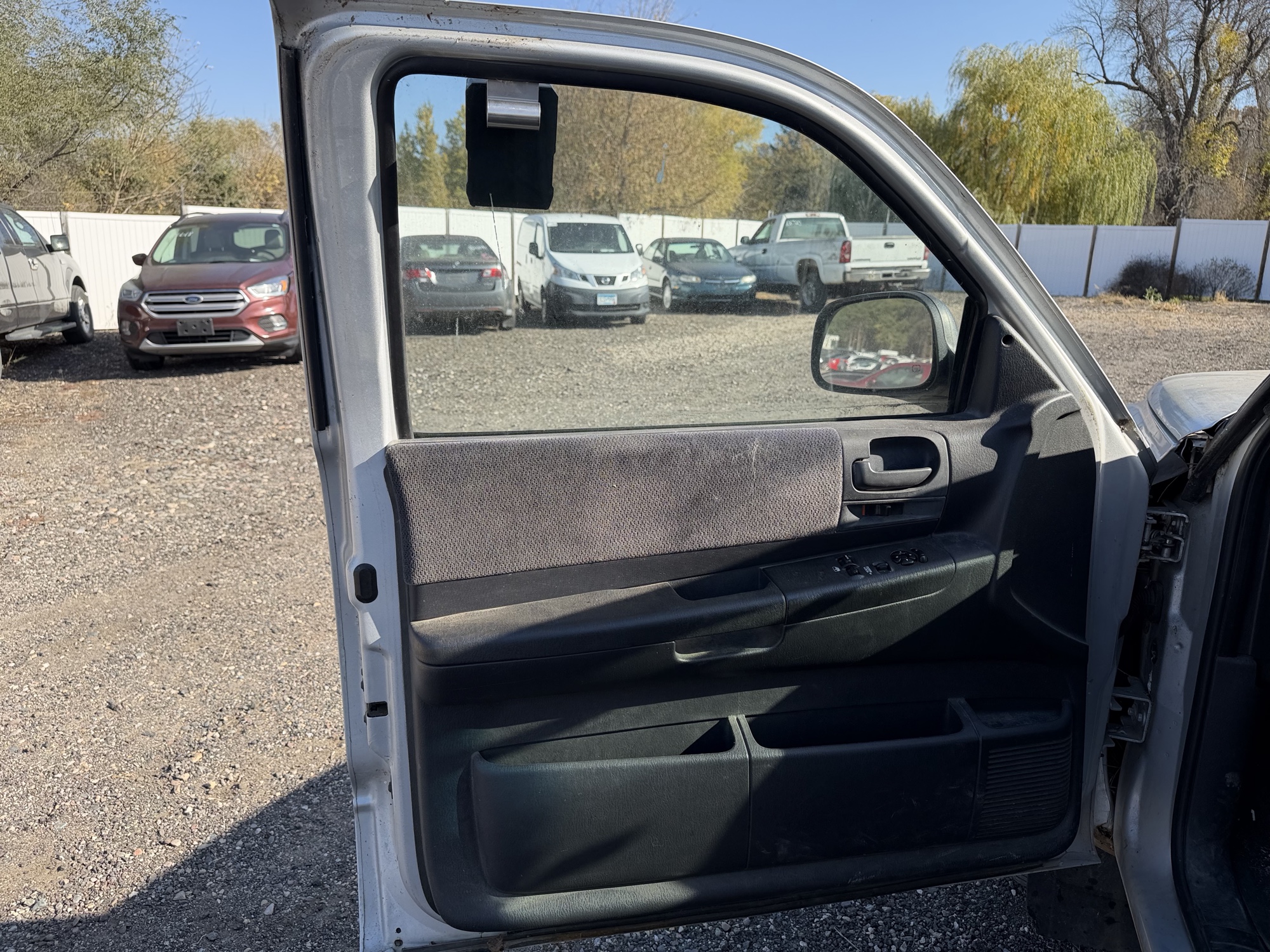 2004 dodge dakota slt-club-cab-4wd with 144071 miles for sale near Elk River, Minnesota 106853_23_driver_door_panel.jpg