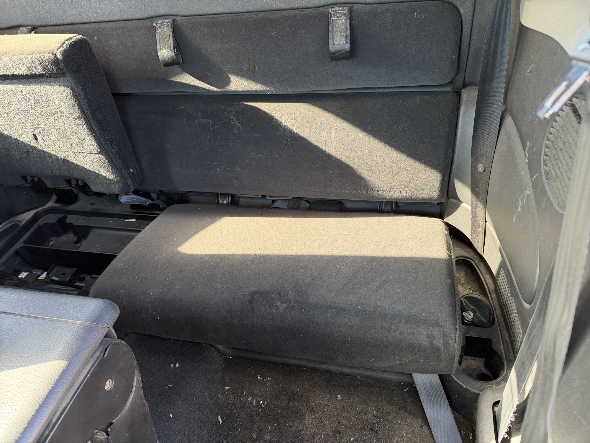 2004 dodge dakota slt-club-cab-4wd with 144071 miles for sale near Elk River, Minnesota 106853_24_drv_rear_seat.jpg
