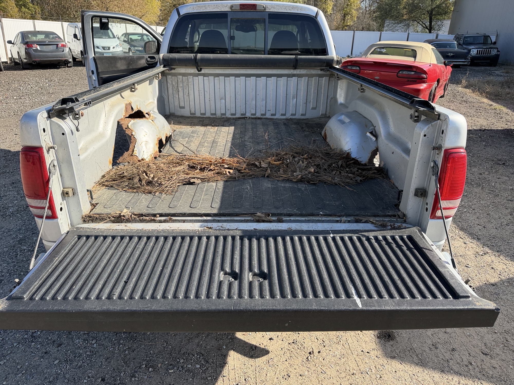 2004 dodge dakota slt-club-cab-4wd with 144071 miles for sale near Elk River, Minnesota 106853_26_trunk.jpg