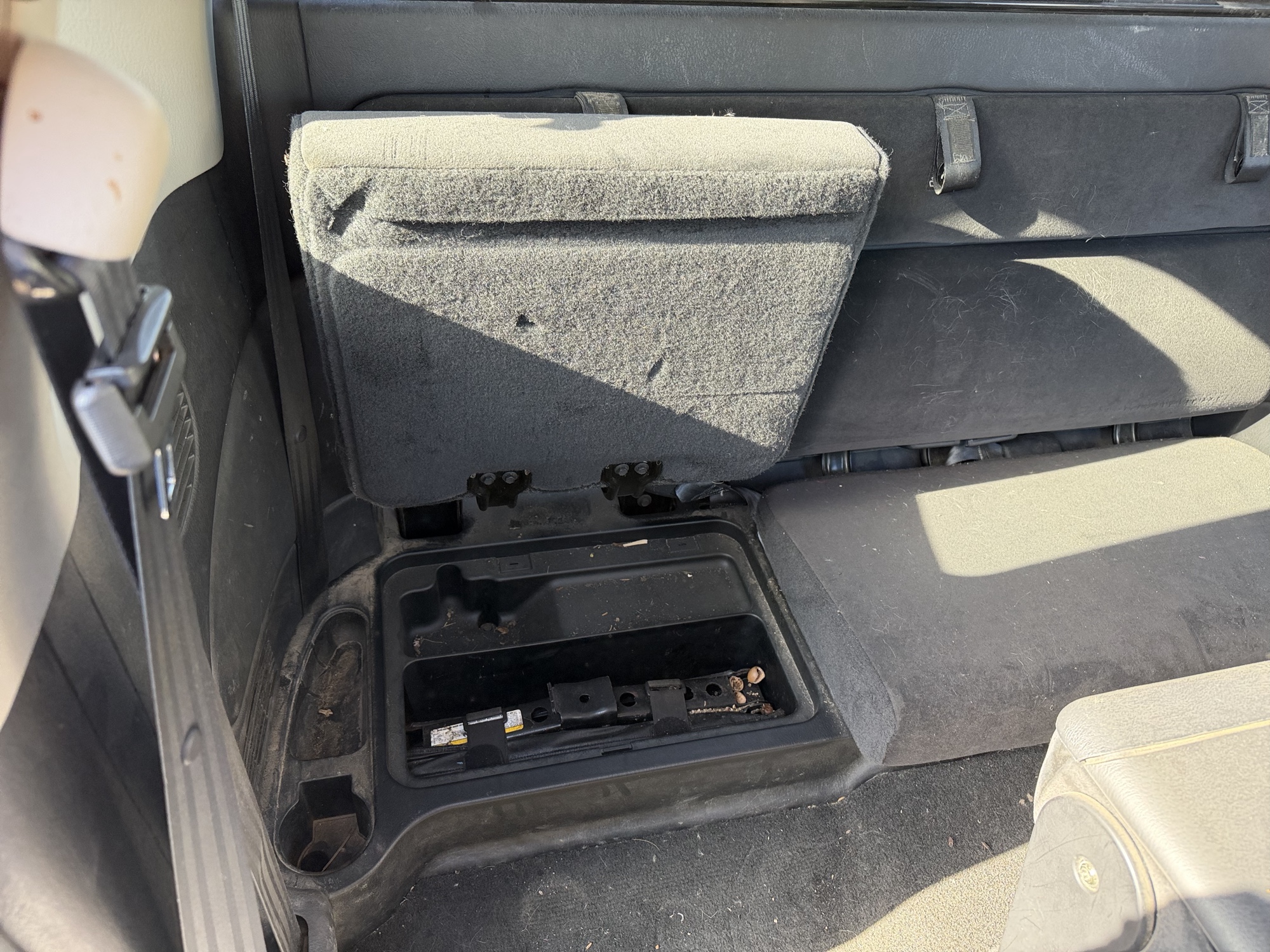 2004 dodge dakota slt-club-cab-4wd with 144071 miles for sale near Elk River, Minnesota 106853_28_pass_rear_seat.jpg