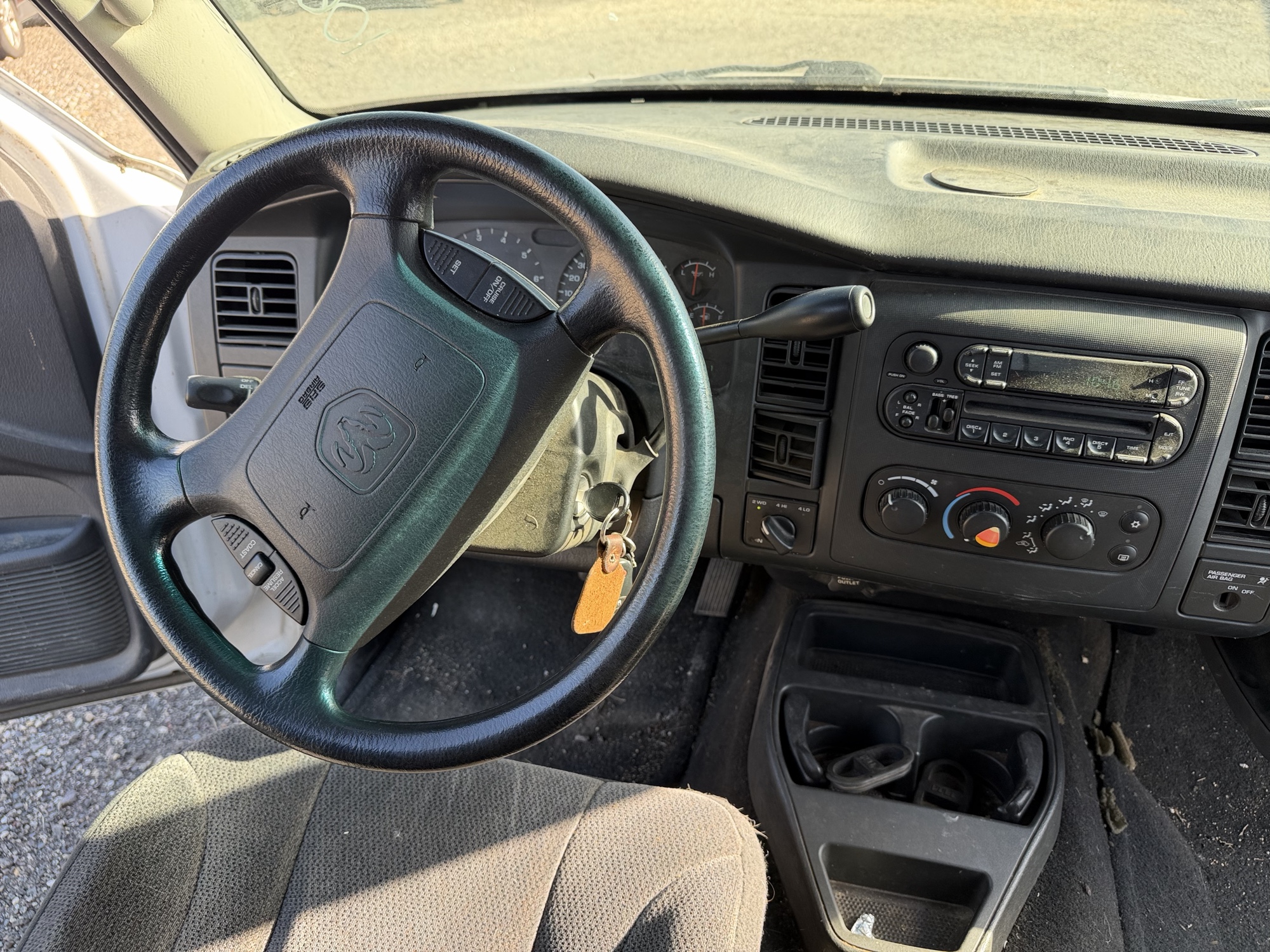2004 dodge dakota slt-club-cab-4wd with 144071 miles for sale near Elk River, Minnesota 106853_33_dash_from_driver.jpg