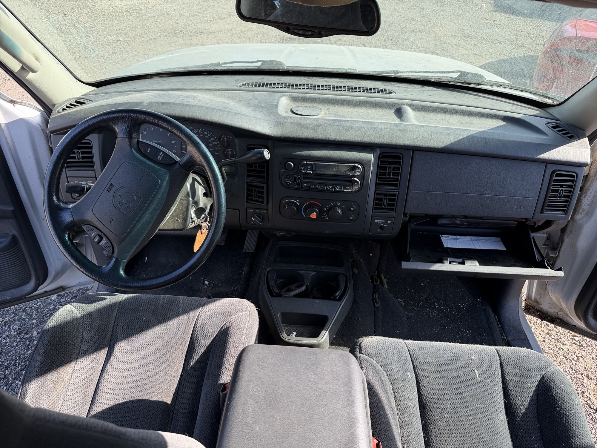 2004 dodge dakota slt-club-cab-4wd with 144071 miles for sale near Elk River, Minnesota 106853_34_whole_dash.jpg