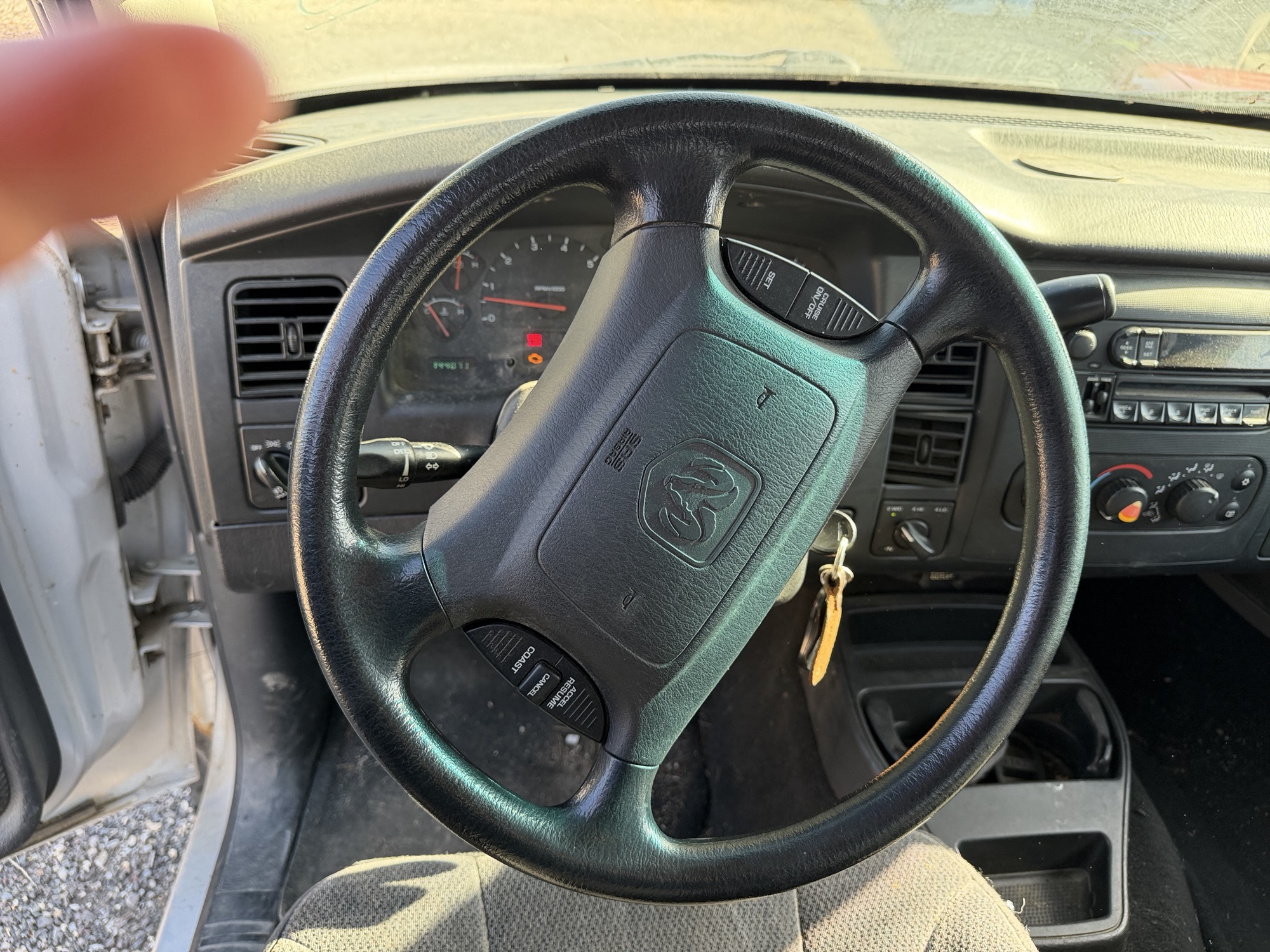 2004 dodge dakota slt-club-cab-4wd with 144071 miles for sale near Elk River, Minnesota 106853_36_steering_wheel.jpg
