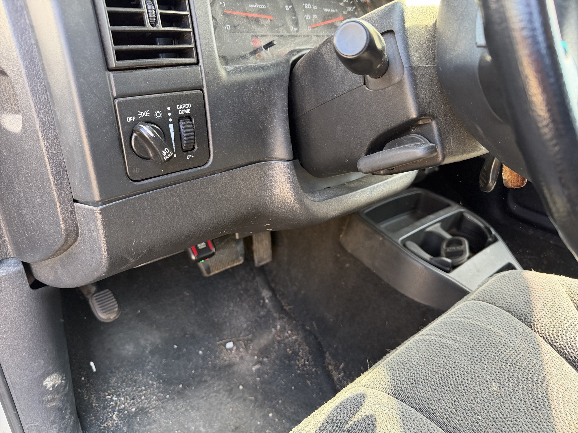 2004 dodge dakota slt-club-cab-4wd with 144071 miles for sale near Elk River, Minnesota 106853_37_left_of_steering_wheel.jpg