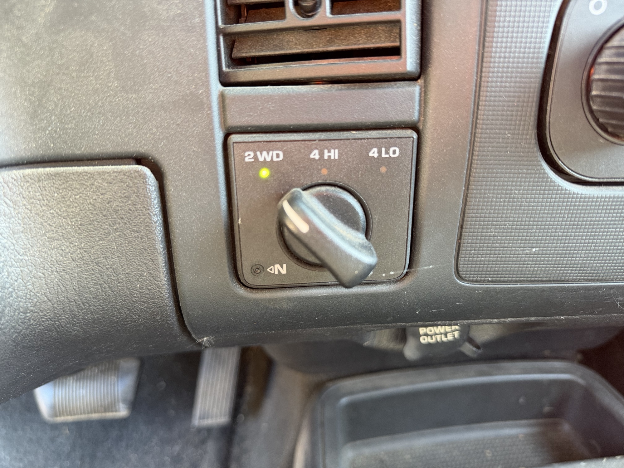 2004 dodge dakota slt-club-cab-4wd with 144071 miles for sale near Elk River, Minnesota 106853_38_4x4_switch.jpg