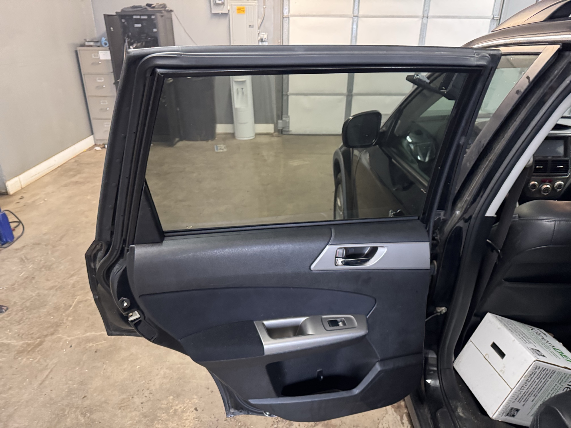 2010 subaru forester 2.5x-limited with 187276 miles for sale near Elk River, Minnesota 106854_25_drv_rear_door_panel.jpg