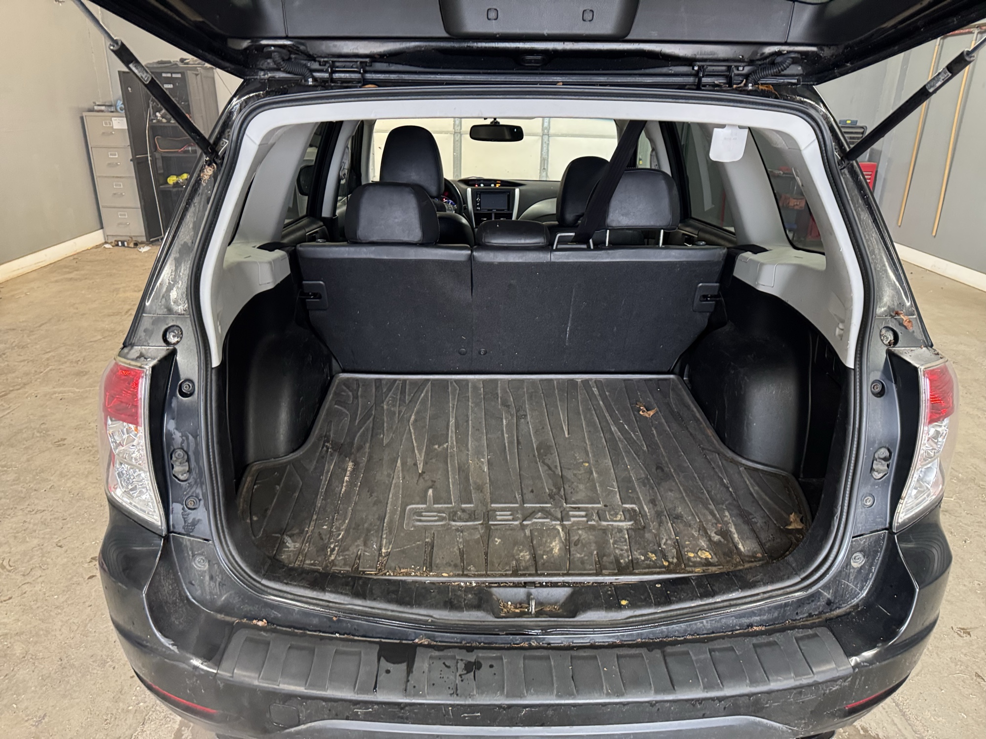 2010 subaru forester 2.5x-limited with 187276 miles for sale near Elk River, Minnesota 106854_26_trunk.jpg