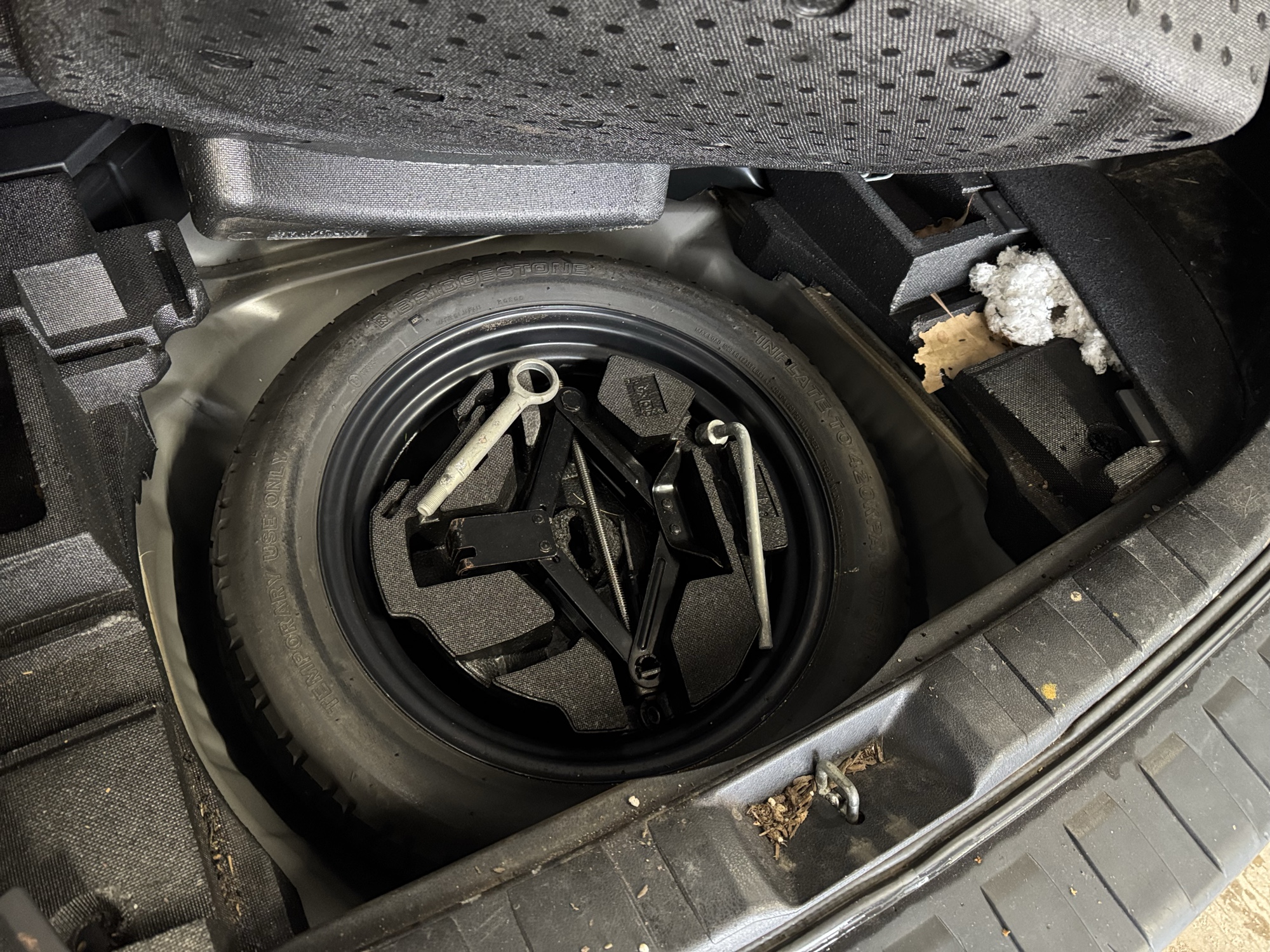 2010 subaru forester 2.5x-limited with 187276 miles for sale near Elk River, Minnesota 106854_27_spare_tire.jpg