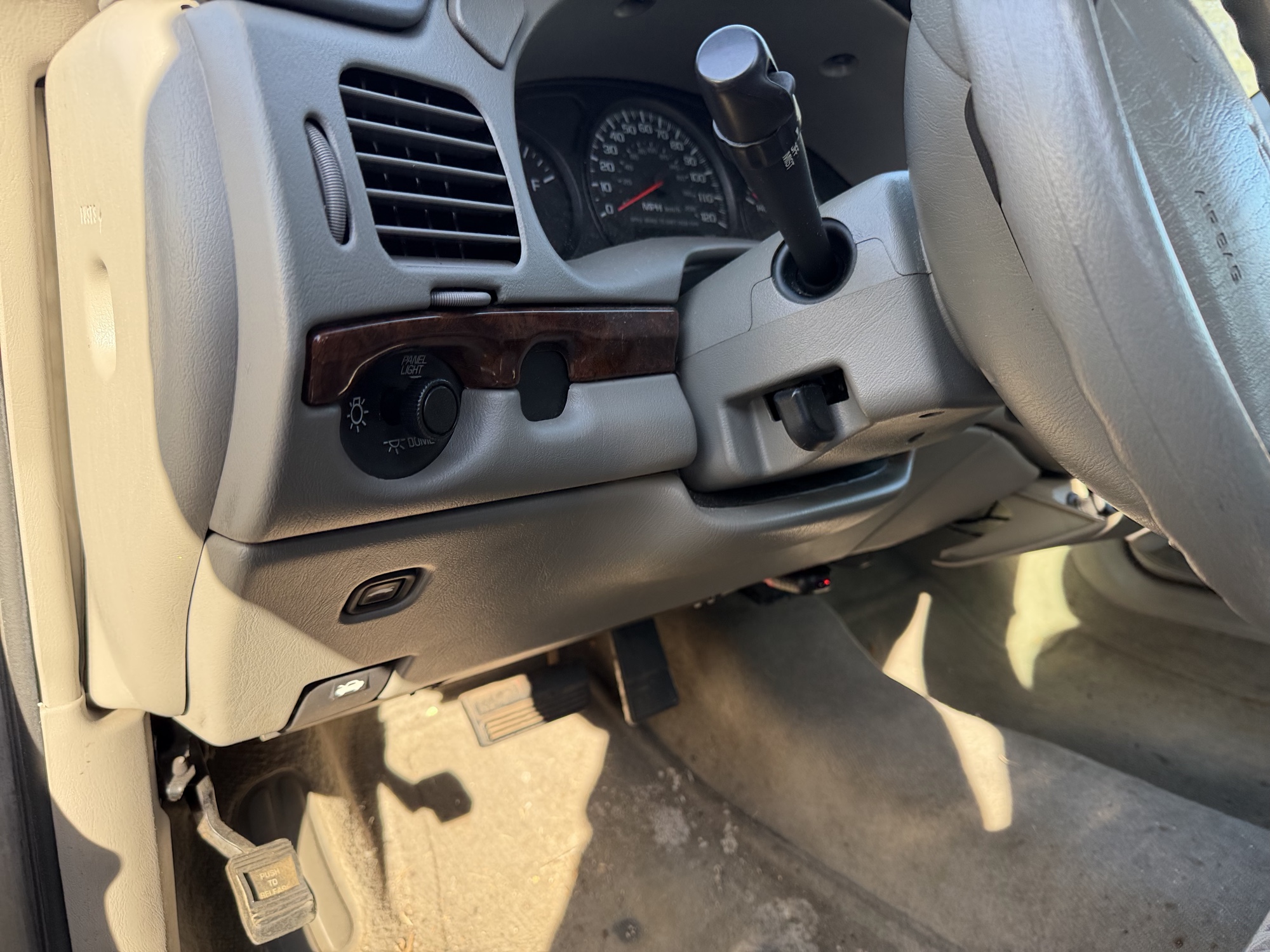 2004 chevrolet impala base with 134989 miles for sale near Elk River, Minnesota 106856_37_left_of_steering_wheel.jpg