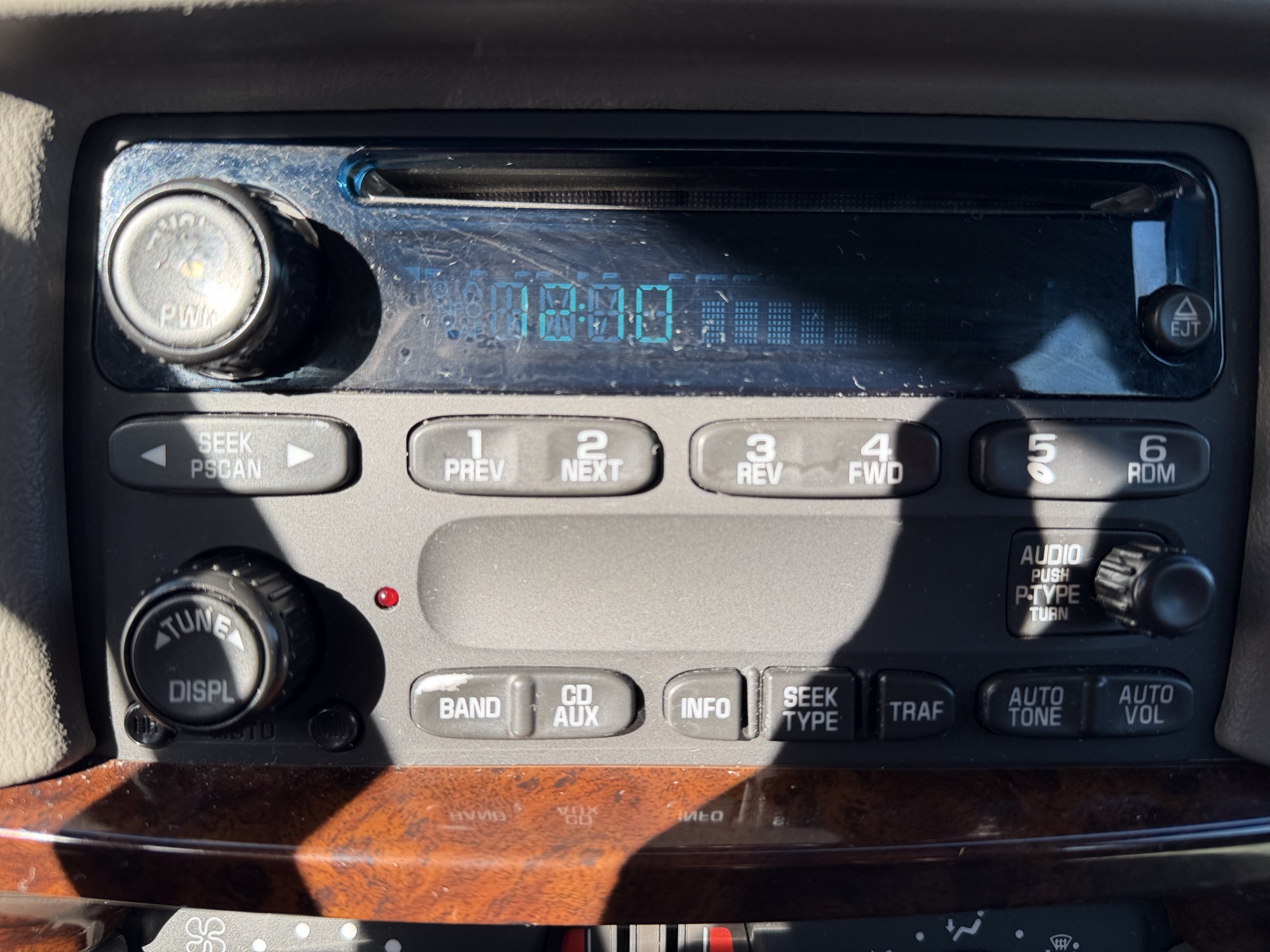 2004 chevrolet impala base with 134989 miles for sale near Elk River, Minnesota 106856_39_radio_closeup.jpg