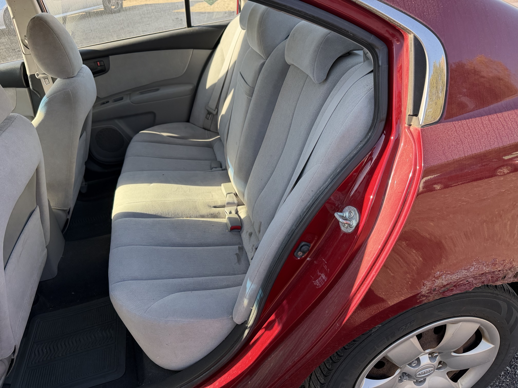 2009 kia optima ex with 206662 miles for sale near Elk River, Minnesota 106857_24_drv_rear_seat.jpg