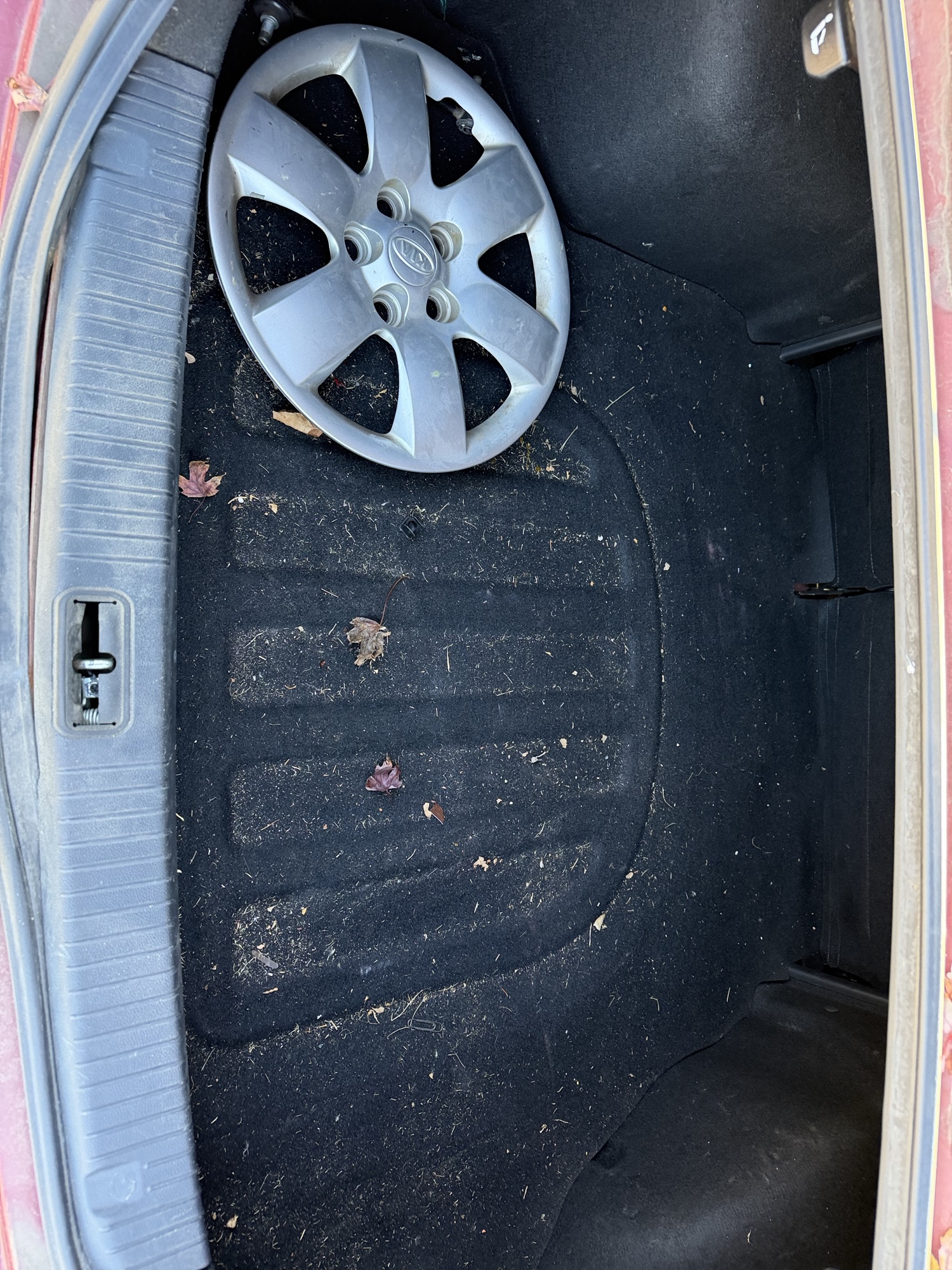 2009 kia optima ex with 206662 miles for sale near Elk River, Minnesota 106857_26_trunk.jpg