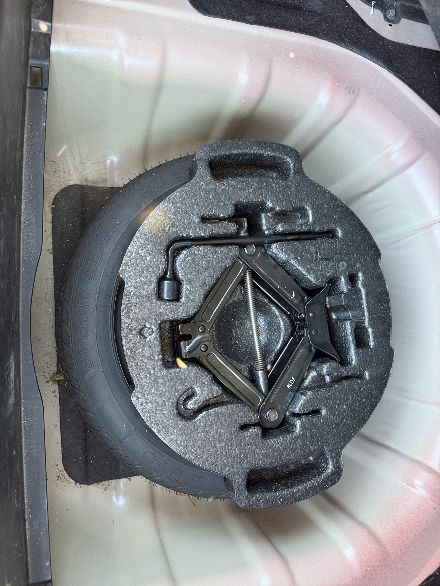 2009 kia optima ex with 206662 miles for sale near Elk River, Minnesota 106857_27_spare_tire.jpg