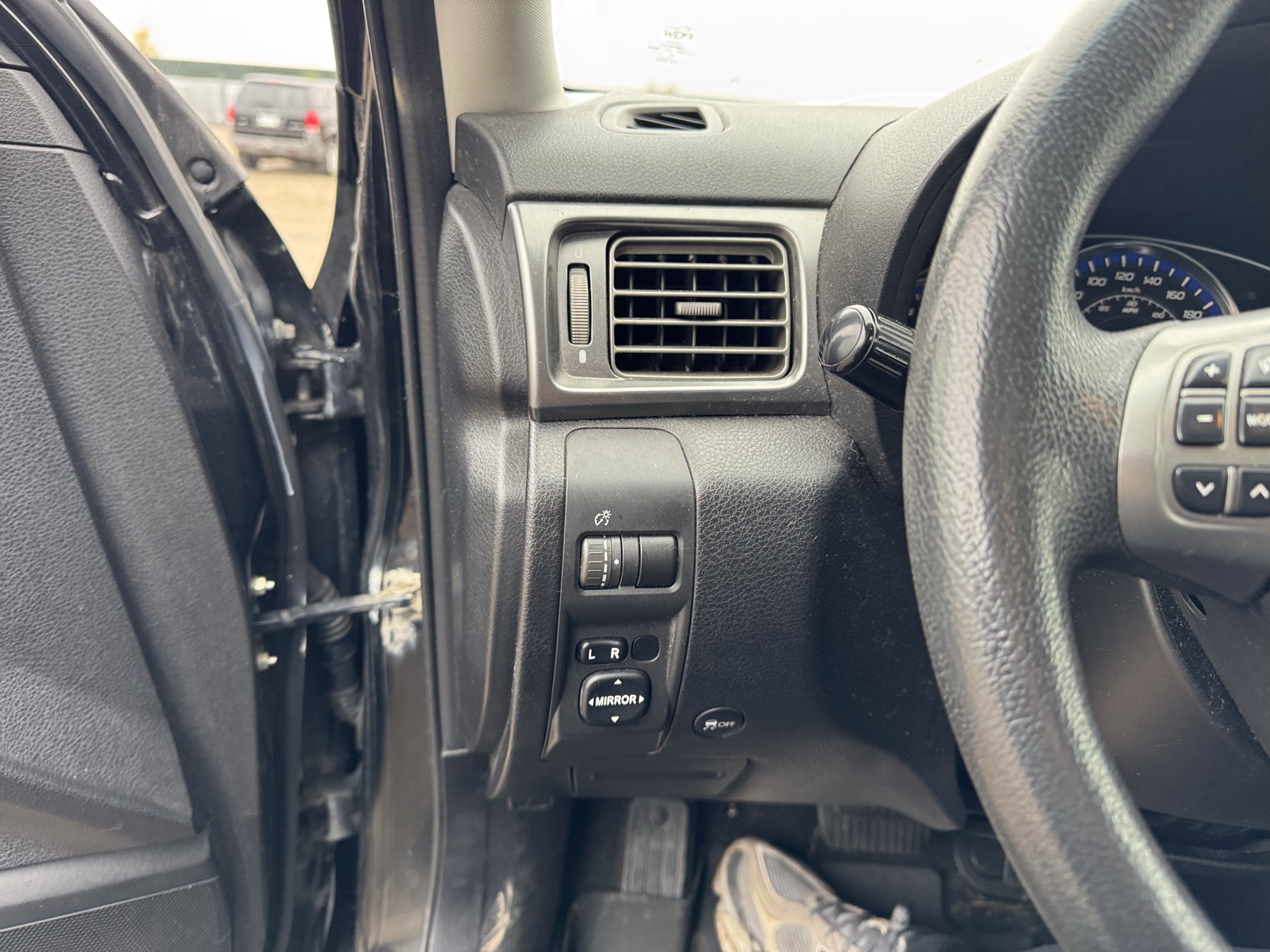 2012 subaru forester 2.5x with 290026 miles for sale near Elk River, Minnesota 106858_37_left_of_steering_wheel.jpg