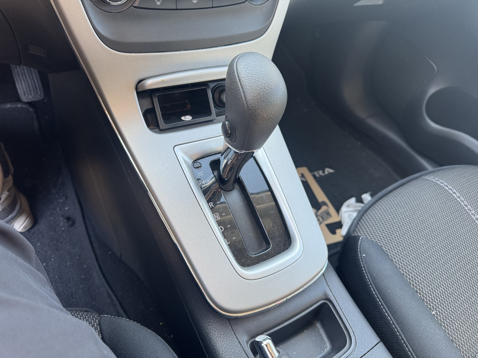 2015 nissan sentra s-6mt with 90240 miles for sale near Elk River, Minnesota 106860_41_shifter.jpg