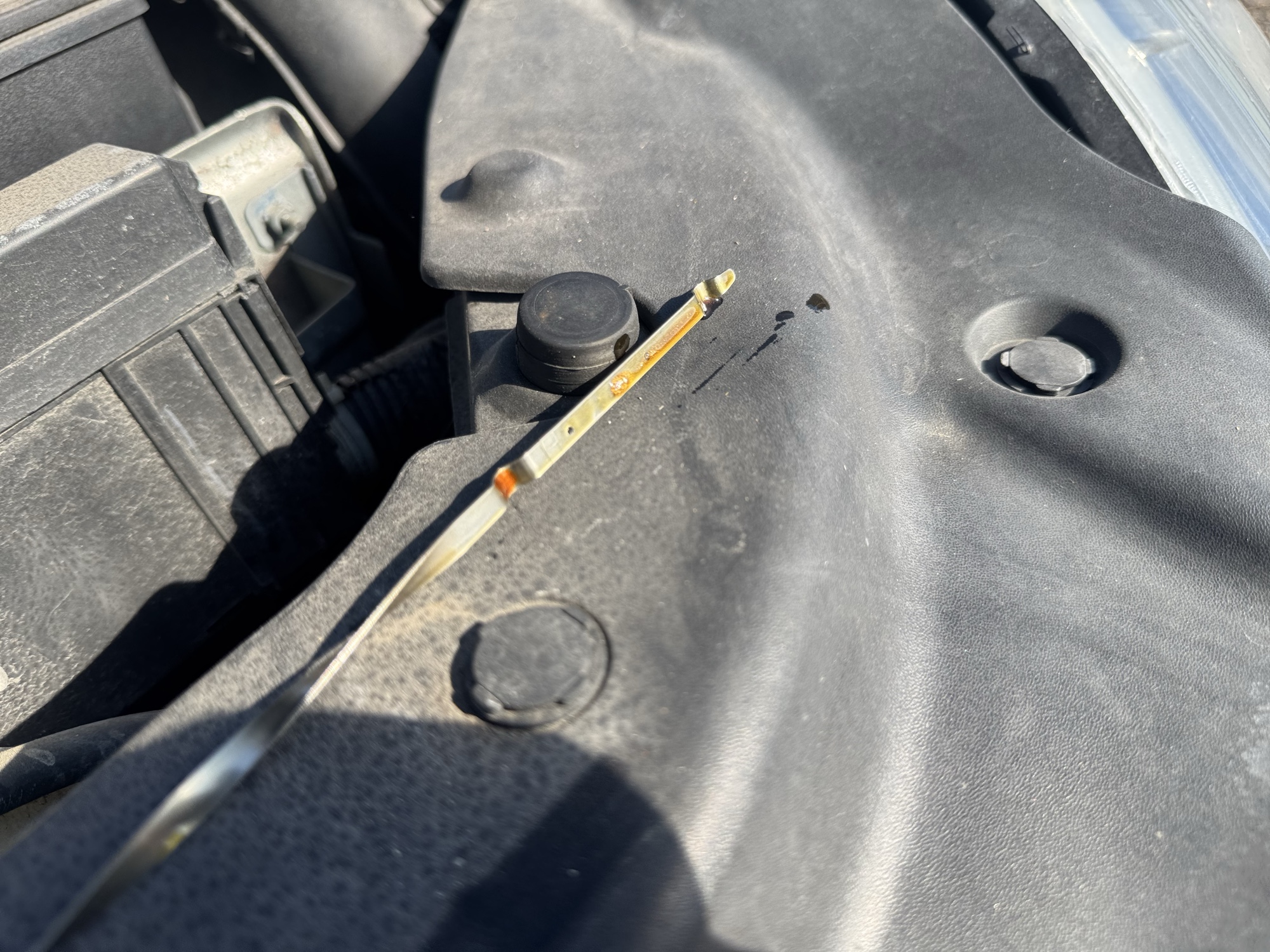 2015 nissan sentra s-6mt with 90240 miles for sale near Elk River, Minnesota 106860_50_oil_dipstick.jpg