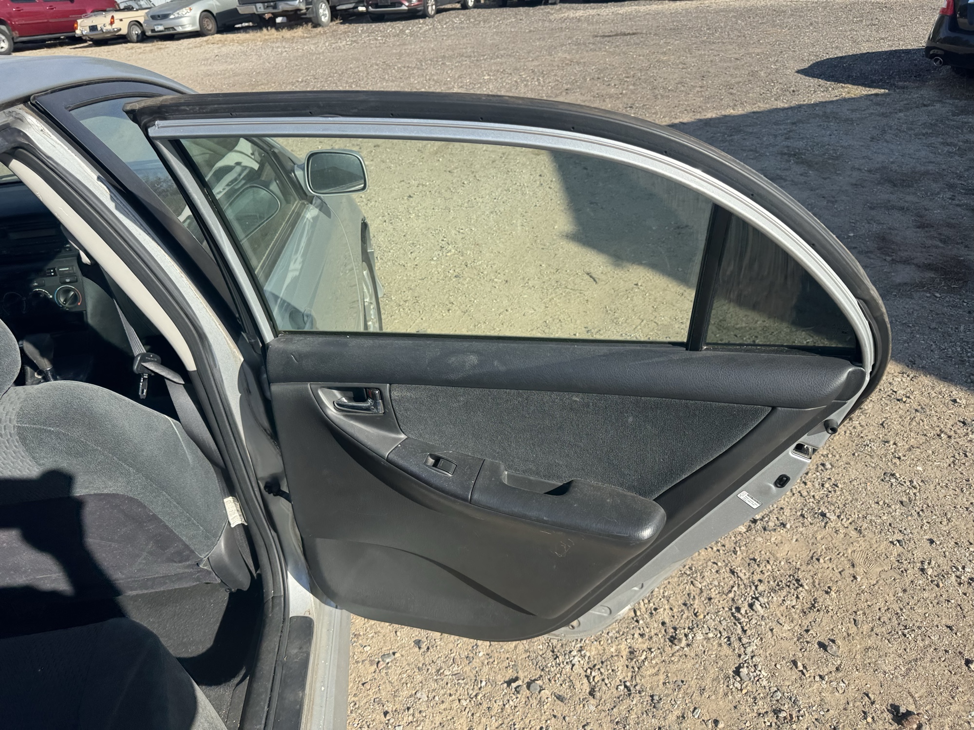 2007 toyota corolla ce with 150675 miles for sale near Elk River, Minnesota 106861_30_pass_rear_door_panel.jpg