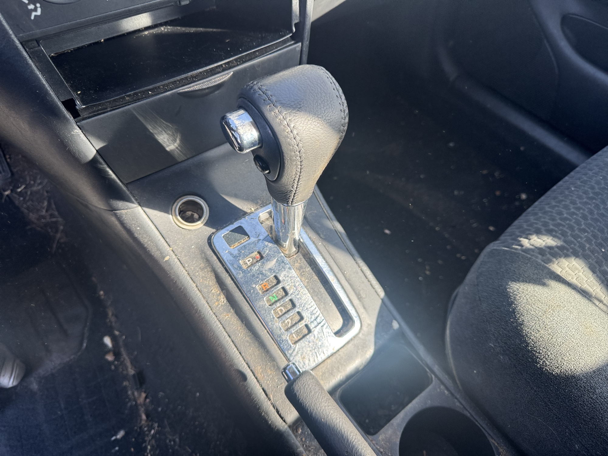 2007 toyota corolla ce with 150675 miles for sale near Elk River, Minnesota 106861_41_shifter.jpg