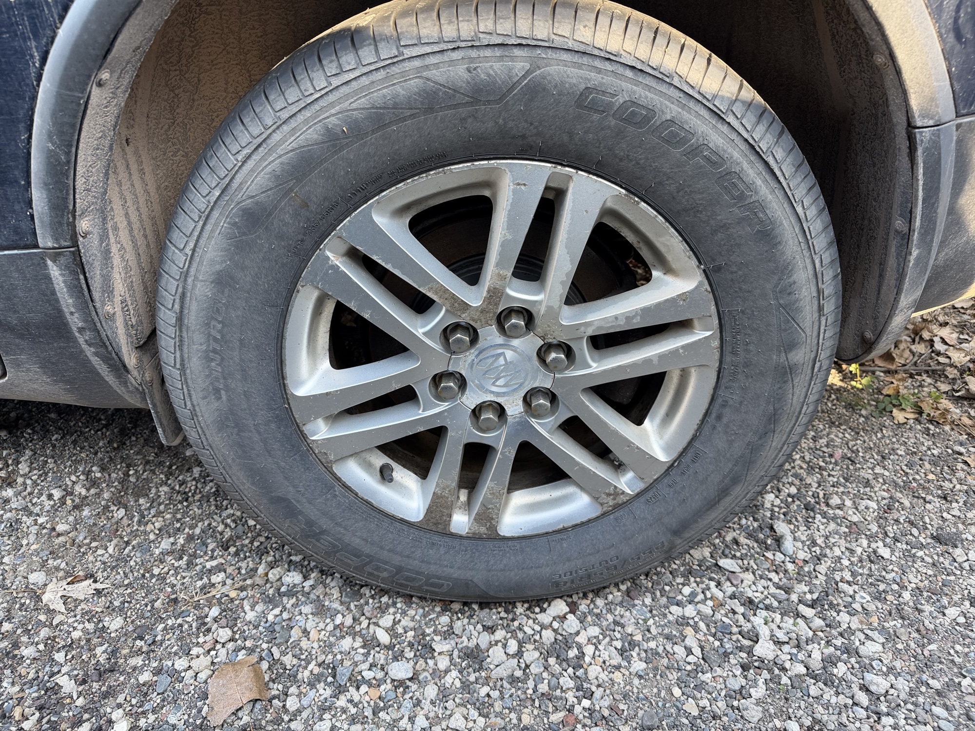2009 buick enclave cx-awd with 175000 miles for sale near Elk River, Minnesota 106862_13_rear_drv_wheel.jpg