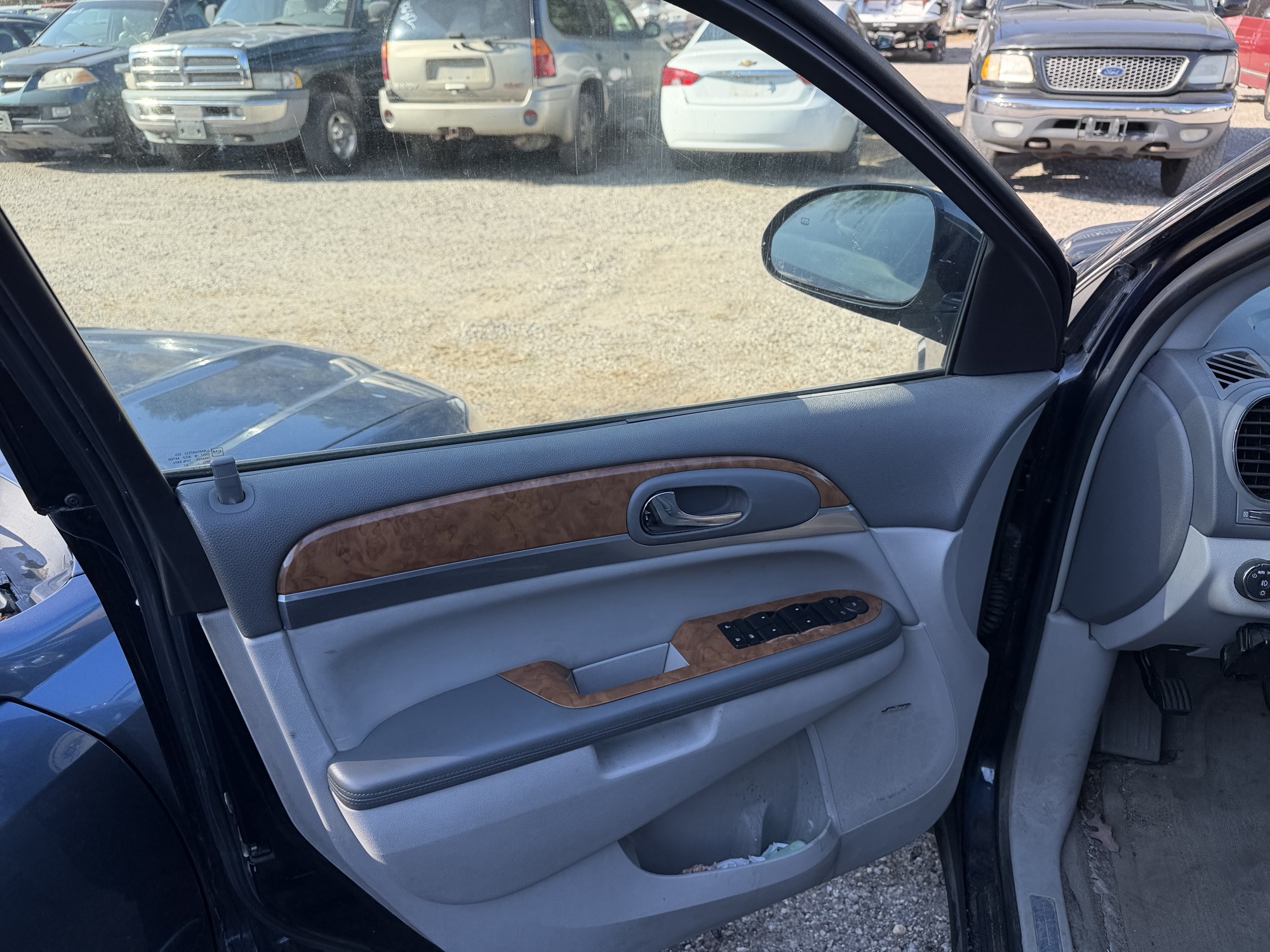 2009 buick enclave cx-awd with 175000 miles for sale near Elk River, Minnesota 106862_23_driver_door_panel.jpg