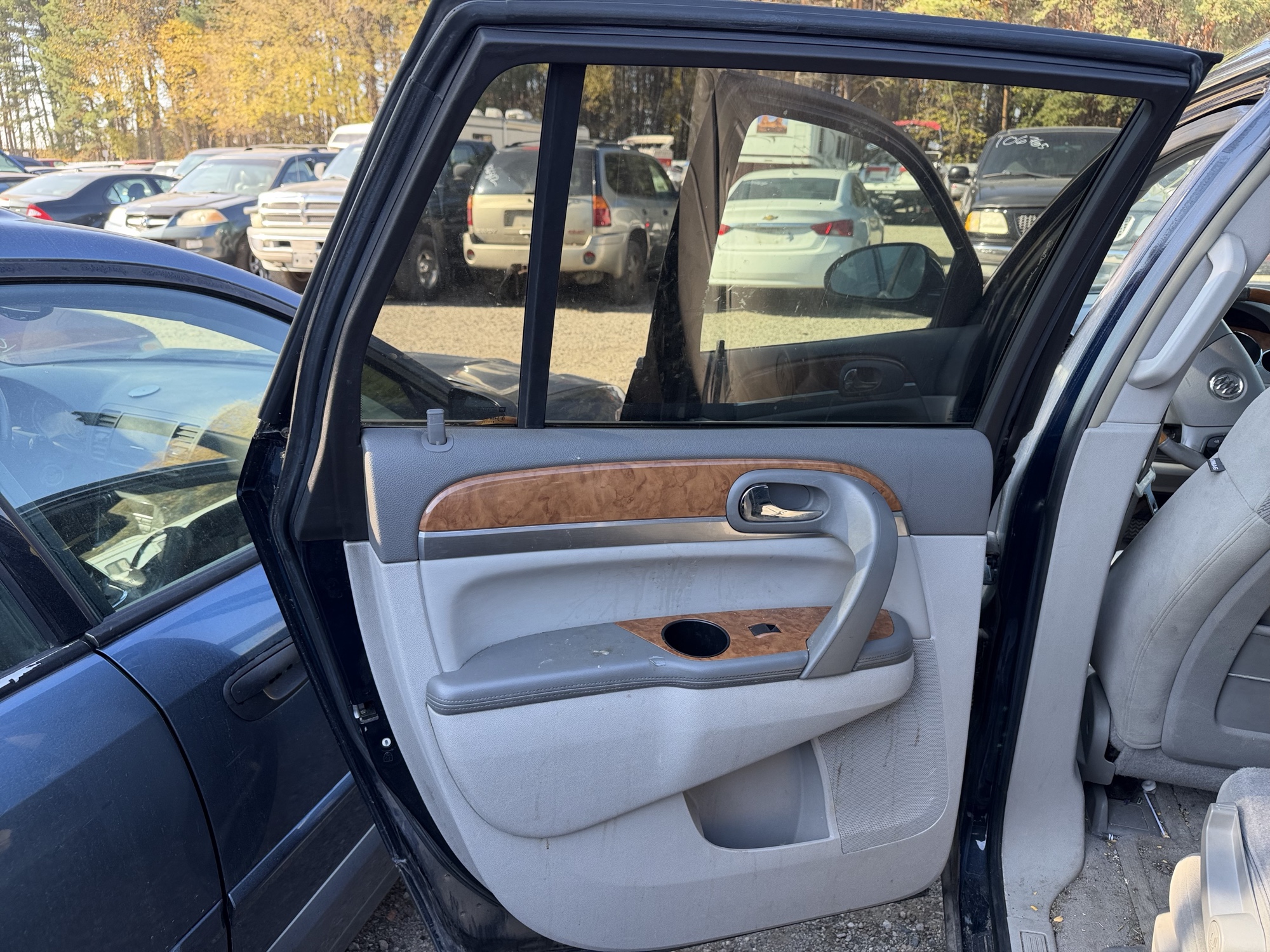 2009 buick enclave cx-awd with 175000 miles for sale near Elk River, Minnesota 106862_25_drv_rear_door_panel.jpg