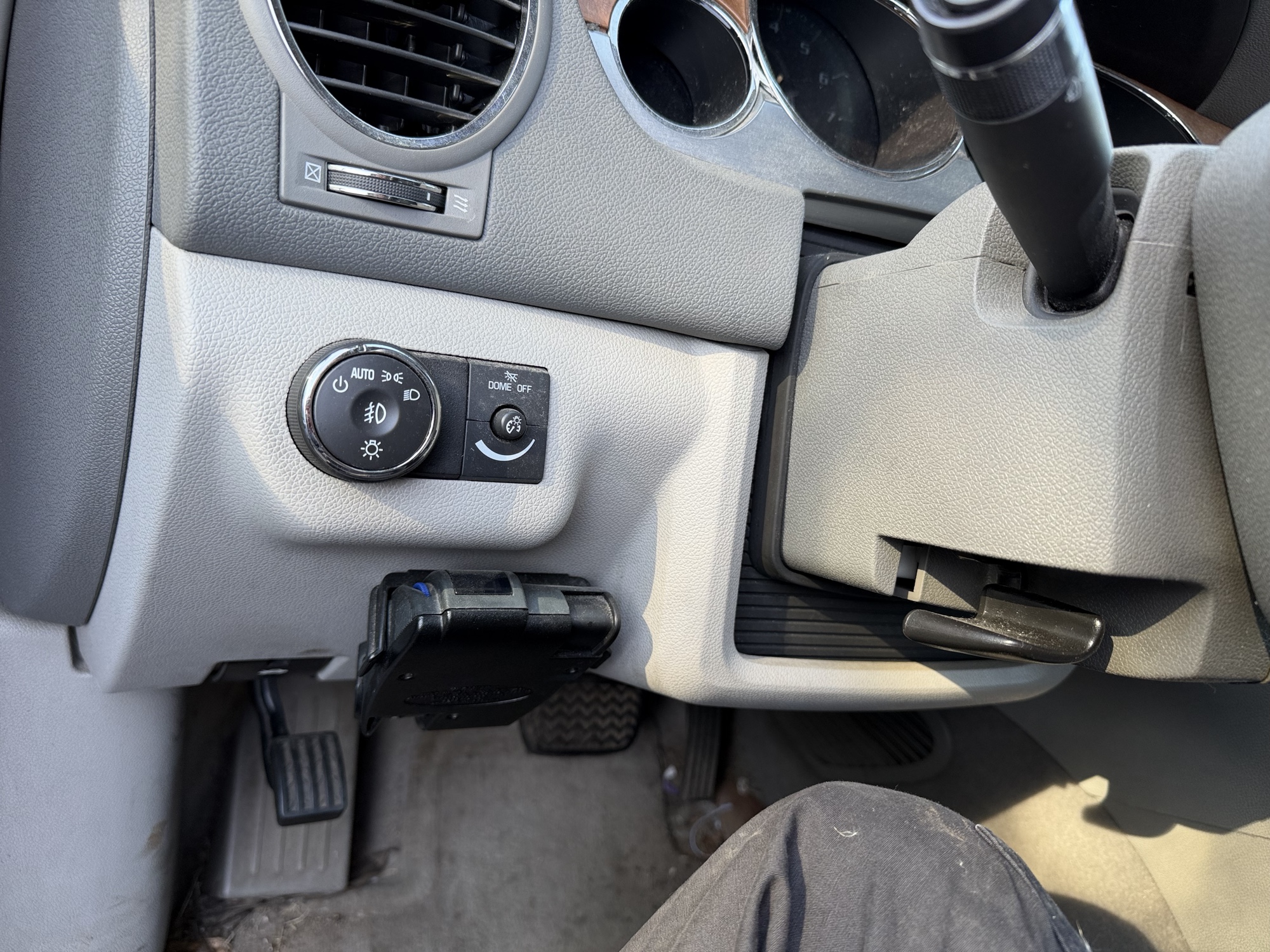 2009 buick enclave cx-awd with 175000 miles for sale near Elk River, Minnesota 106862_37_left_of_steering_wheel.jpg