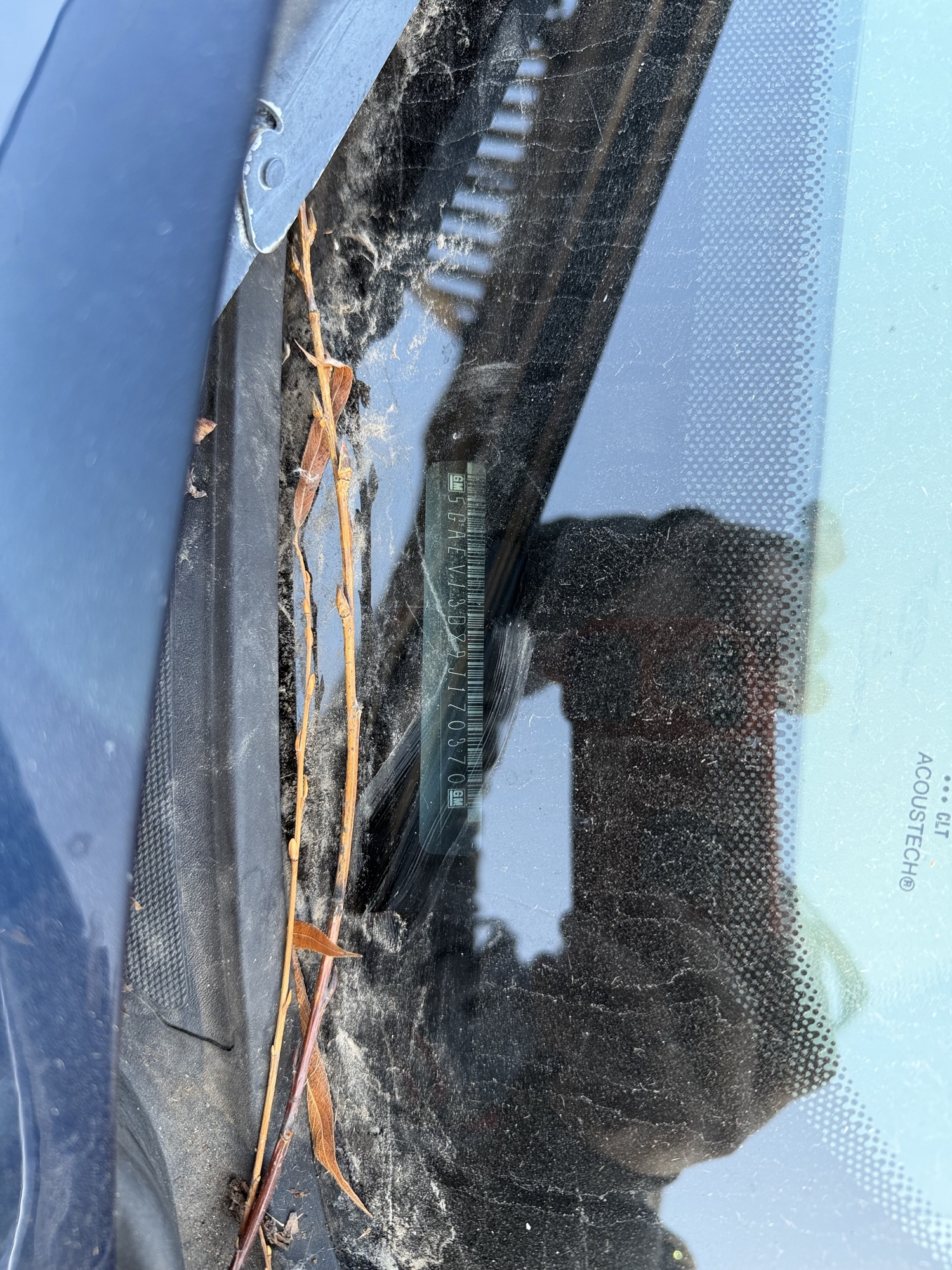 2009 buick enclave cx-awd with 175000 miles for sale near Elk River, Minnesota 106862_48_windshield_vin_plate.jpg