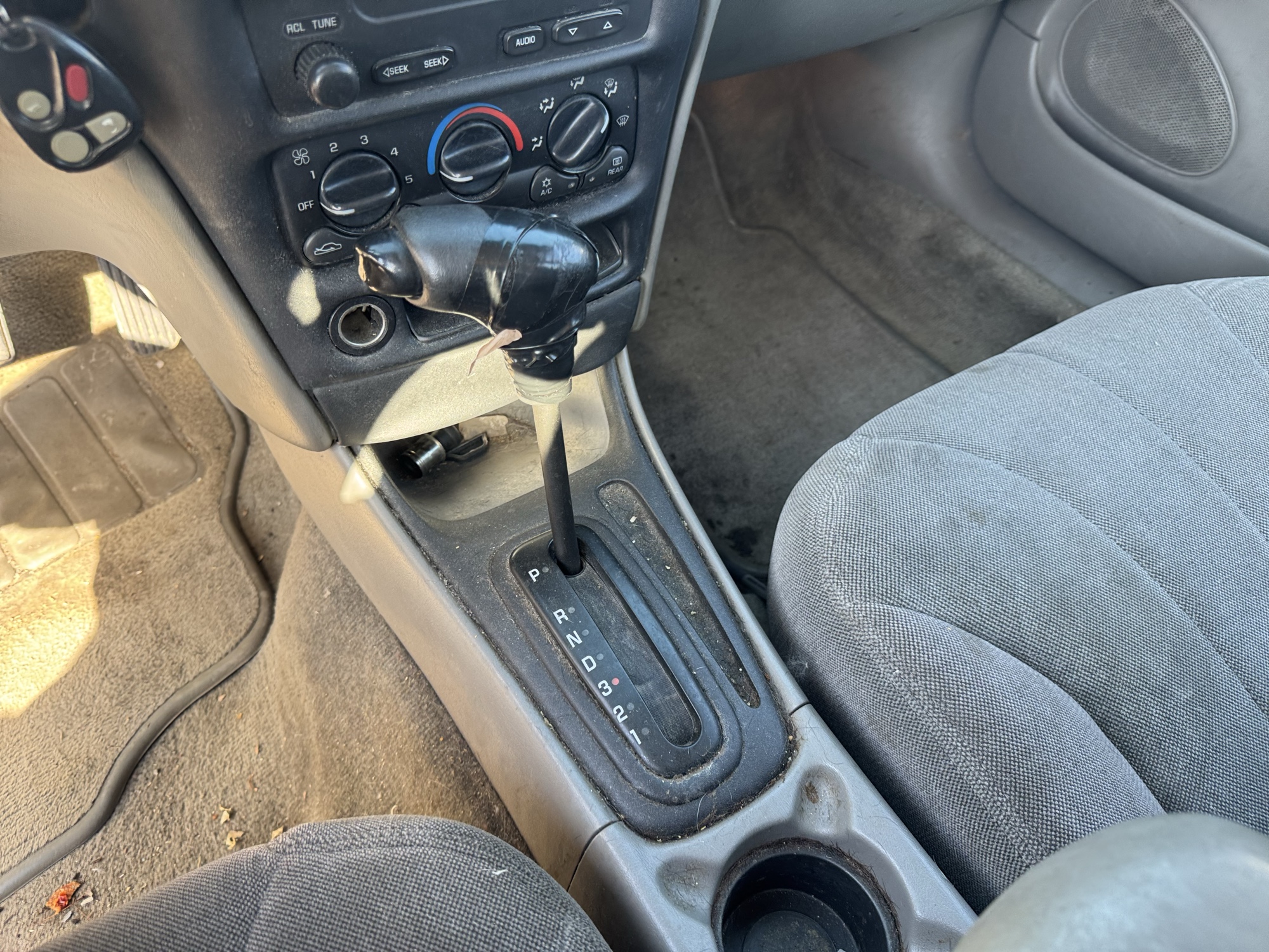2003 chevrolet malibu base with 128011 miles for sale near Elk River, Minnesota 106863_41_shifter.jpg