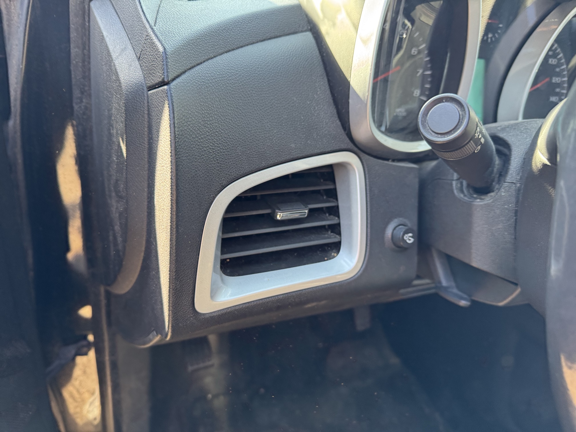 2012 chevrolet equinox 1lt-2wd with 195268 miles for sale near Elk River, Minnesota 106865_37_left_of_steering_wheel.jpg