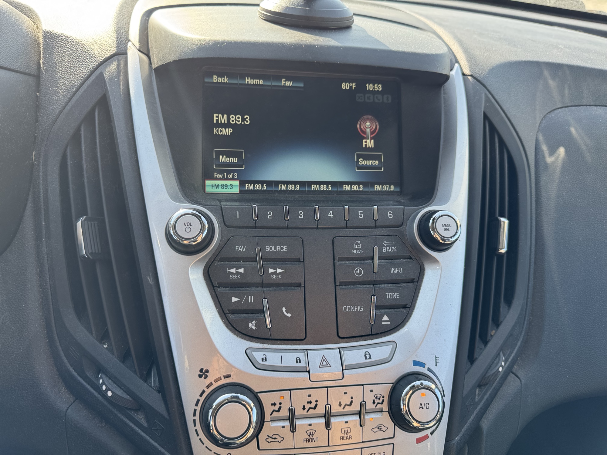 2012 chevrolet equinox 1lt-2wd with 195268 miles for sale near Elk River, Minnesota 106865_39_radio_closeup.jpg