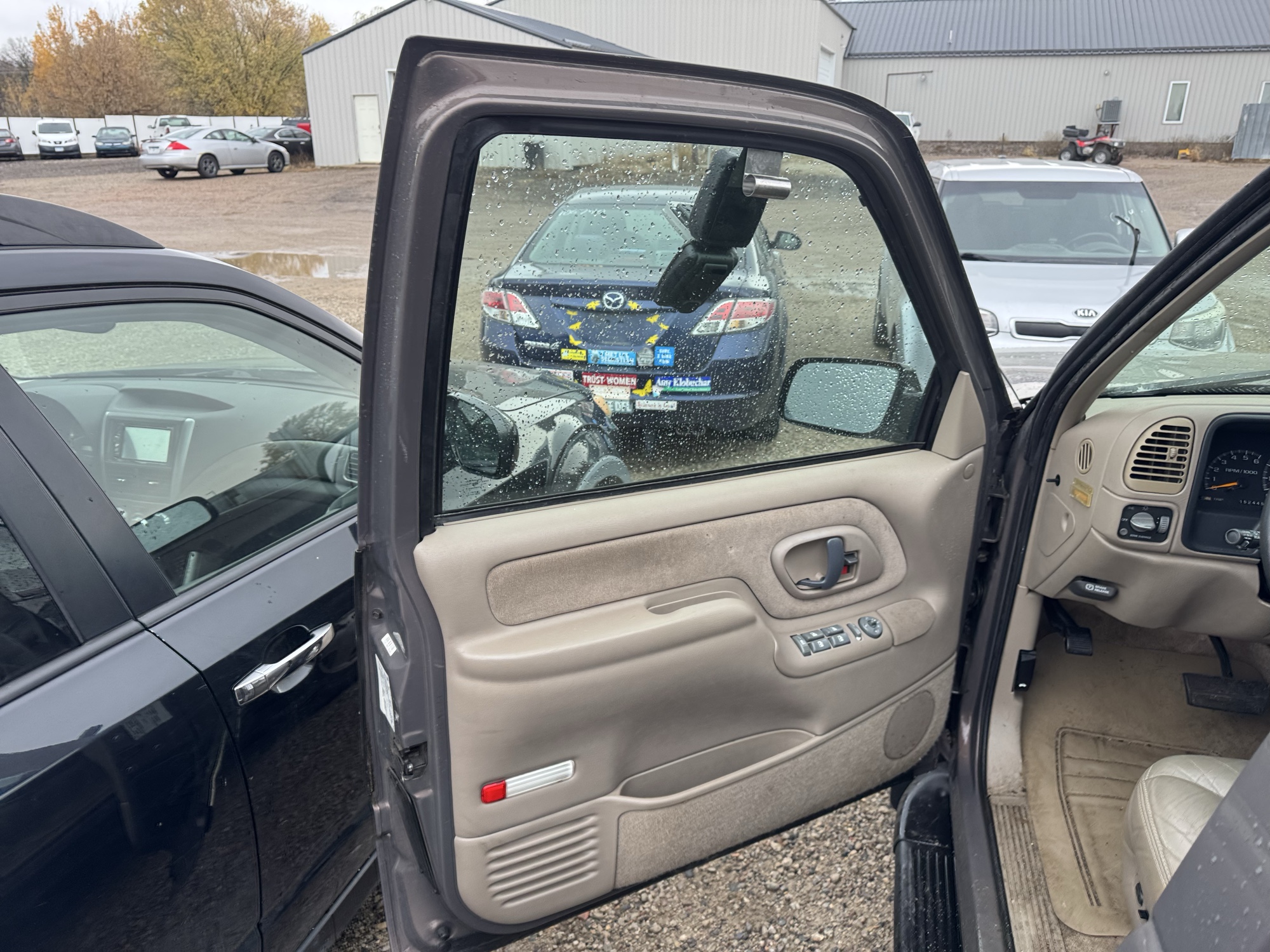 1997 chevrolet suburban k1500-4wd with 152445 miles for sale near Elk River, Minnesota 106866_23_driver_door_panel.jpg