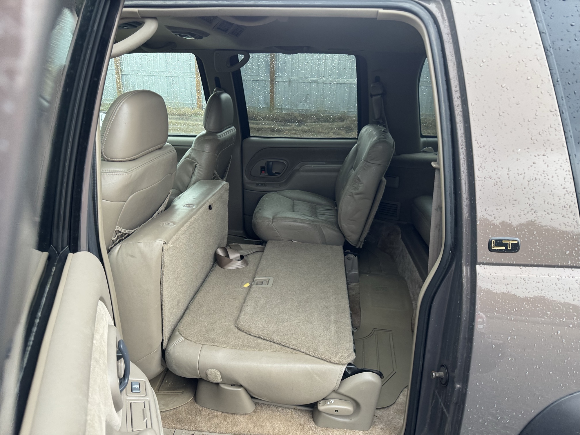1997 chevrolet suburban k1500-4wd with 152445 miles for sale near Elk River, Minnesota 106866_24_drv_rear_seat.jpg