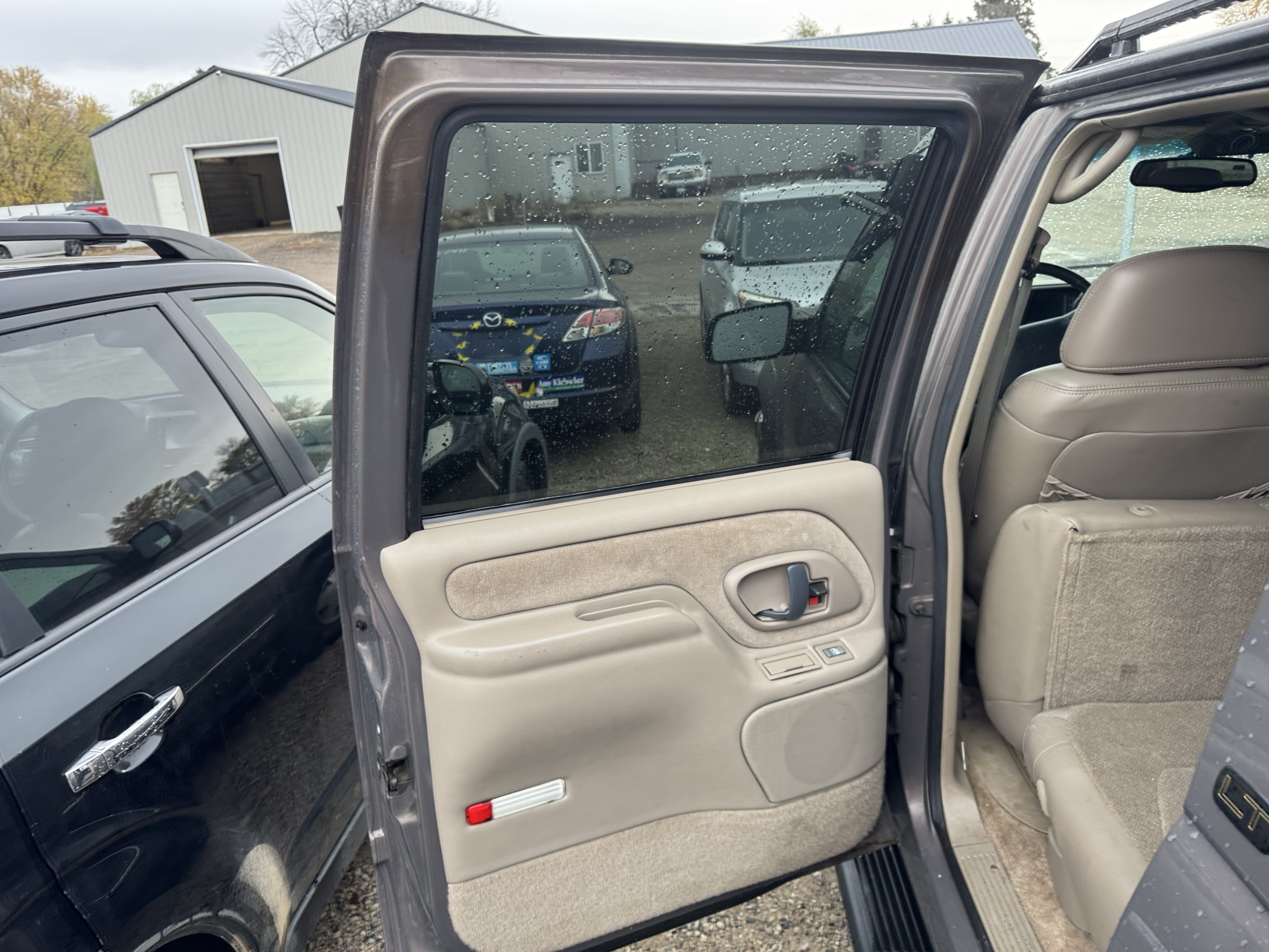 1997 chevrolet suburban k1500-4wd with 152445 miles for sale near Elk River, Minnesota 106866_25_drv_rear_door_panel.jpg