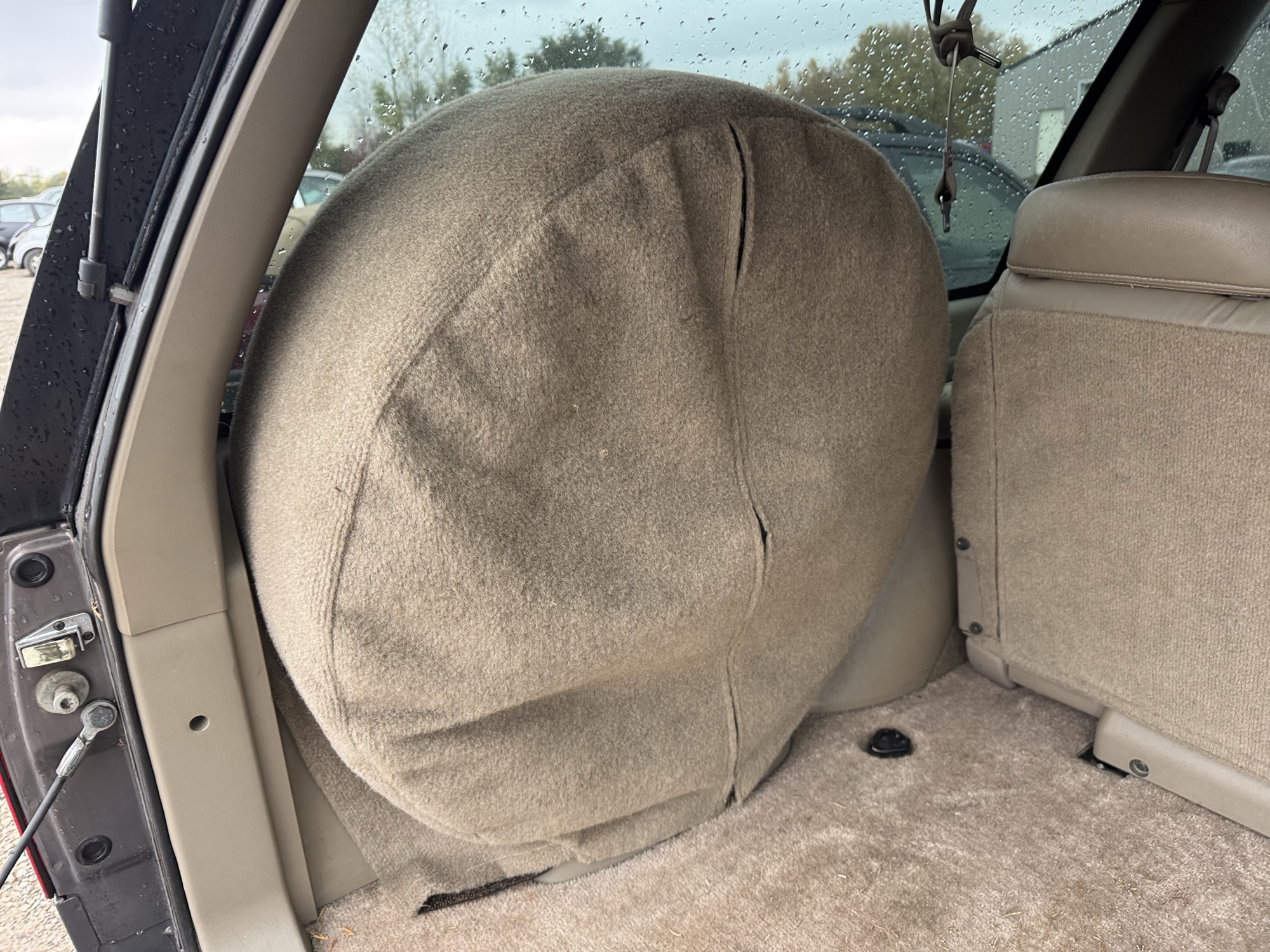 1997 chevrolet suburban k1500-4wd with 152445 miles for sale near Elk River, Minnesota 106866_27_spare_tire.jpg