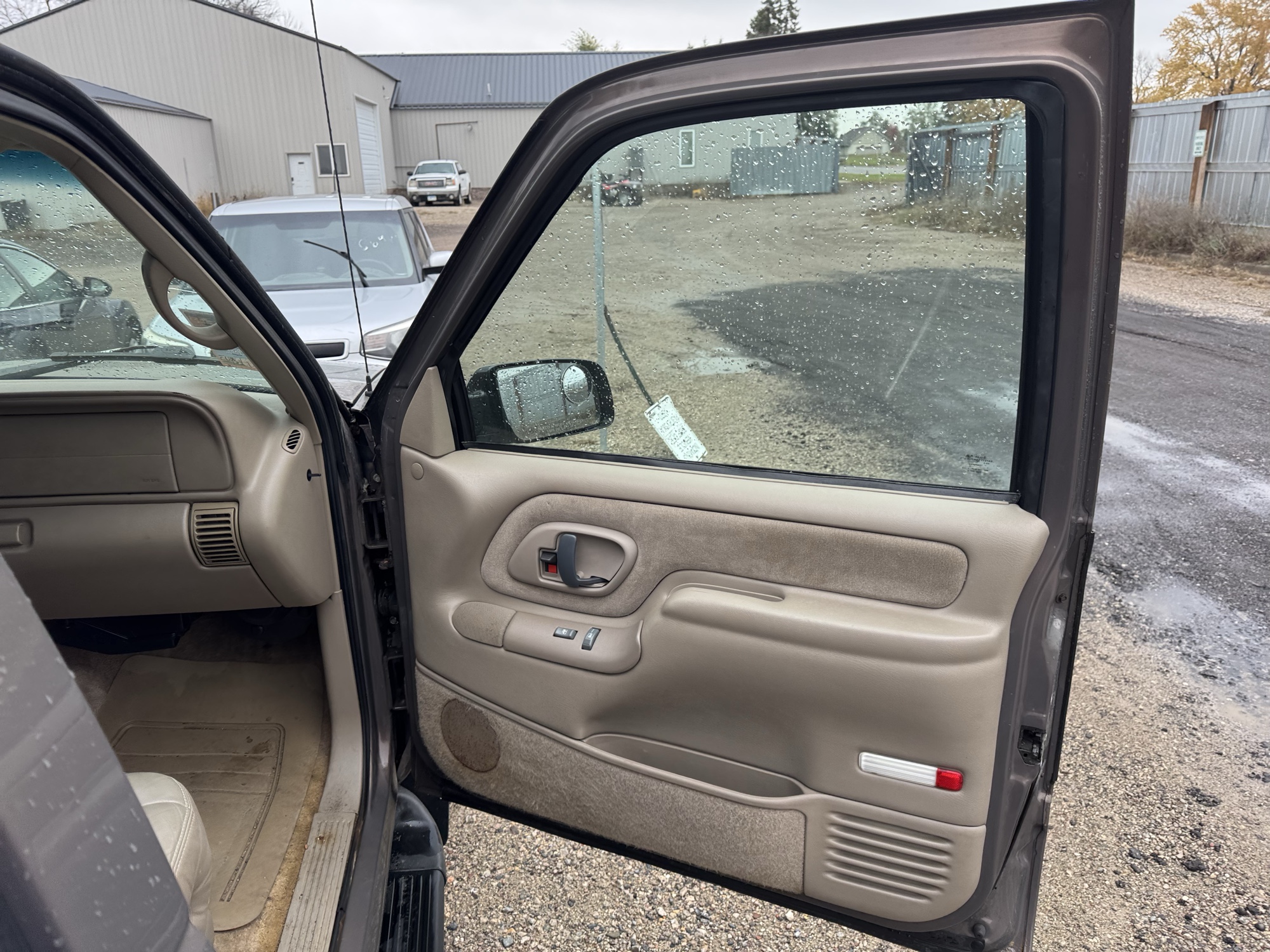 1997 chevrolet suburban k1500-4wd with 152445 miles for sale near Elk River, Minnesota 106866_32_passenger_door_panel.jpg