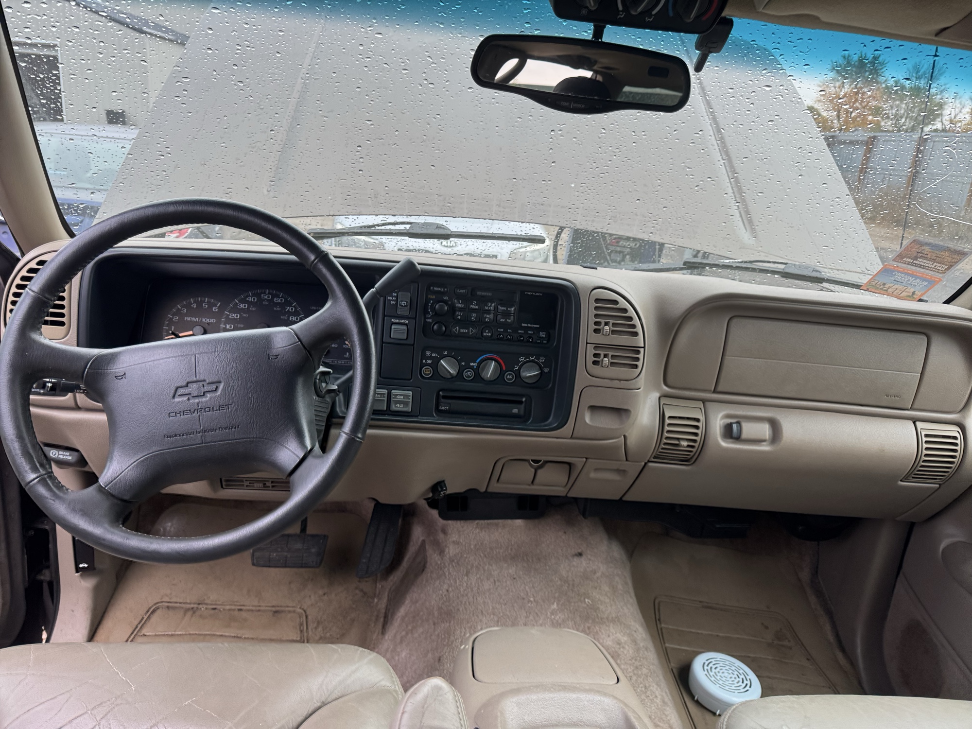 1997 chevrolet suburban k1500-4wd with 152445 miles for sale near Elk River, Minnesota 106866_34_whole_dash.jpg